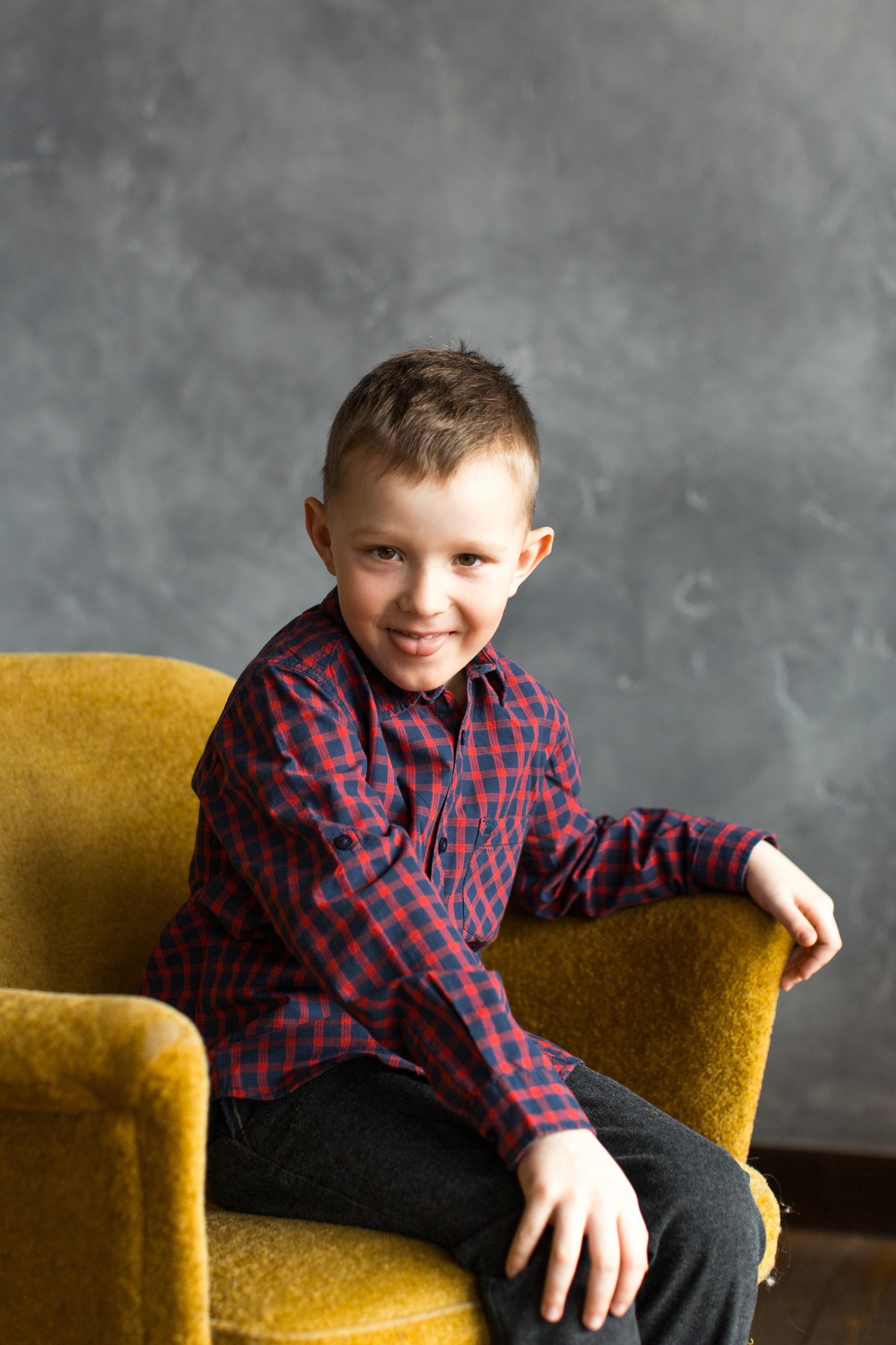 Фотосессия большой семьи в студии