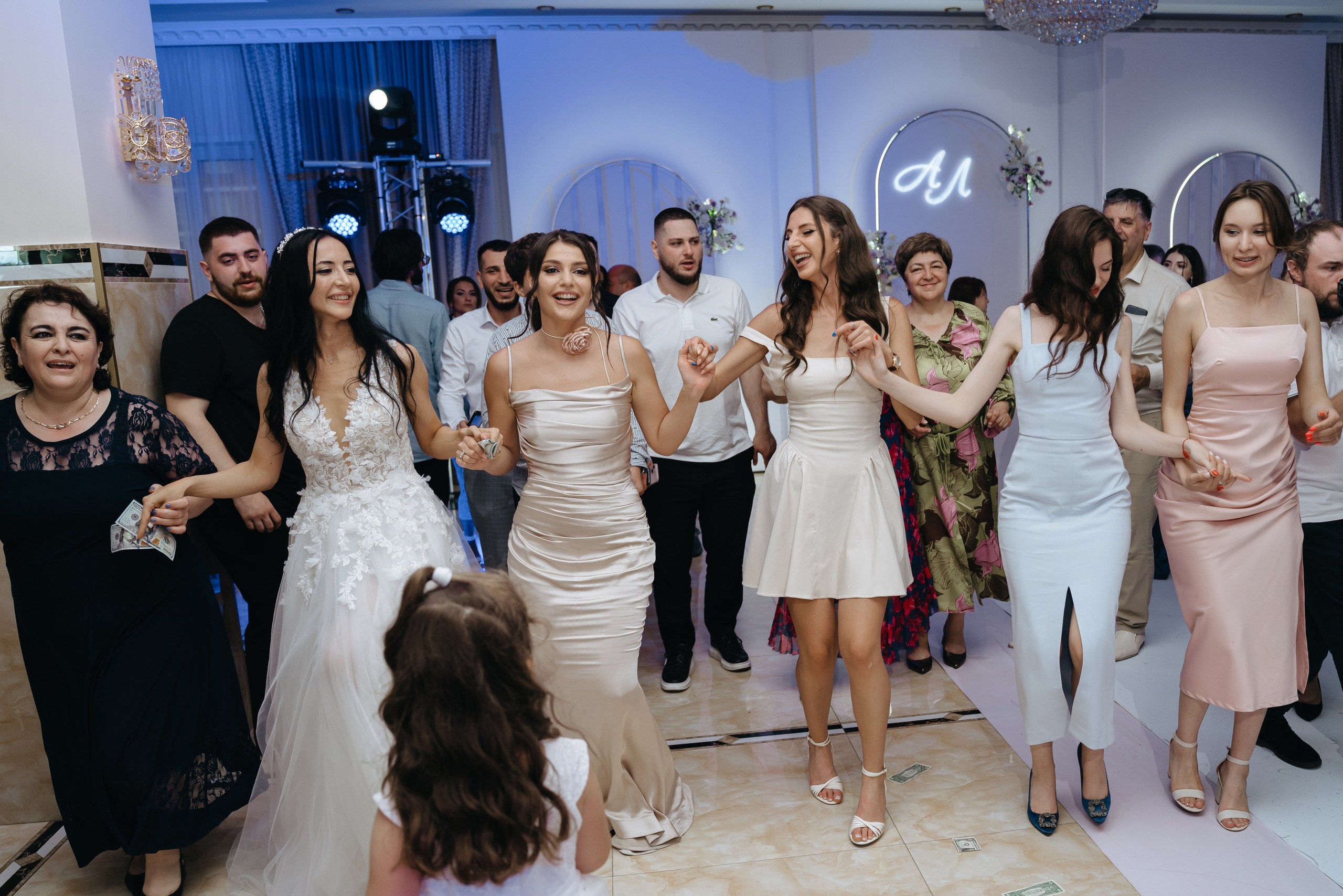 Артем и Лусине. Свадебный фотограф Красноярск Вязьминова Мария