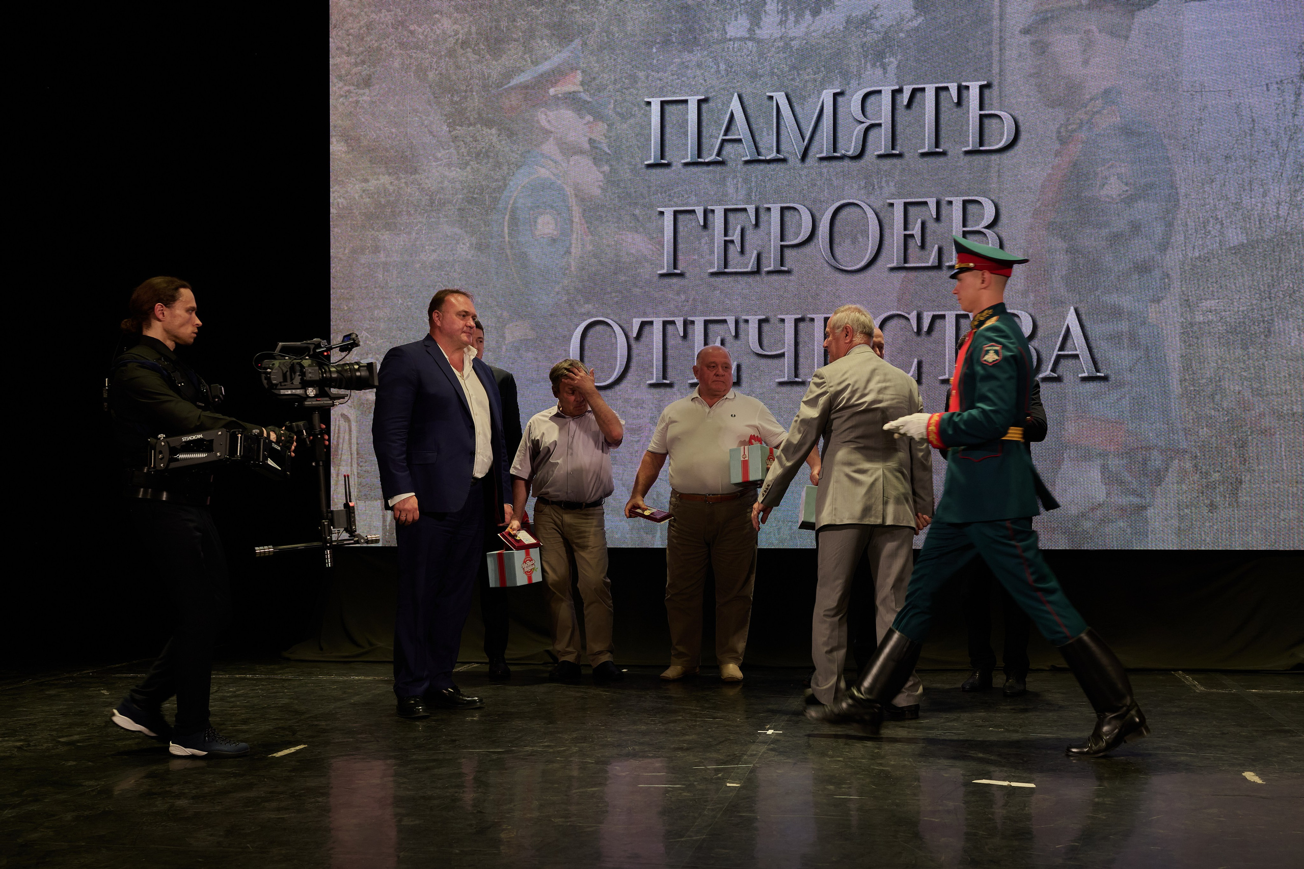 Церемония награждения медалями «Память Героев Отечества». Фотограф Роман Адлер