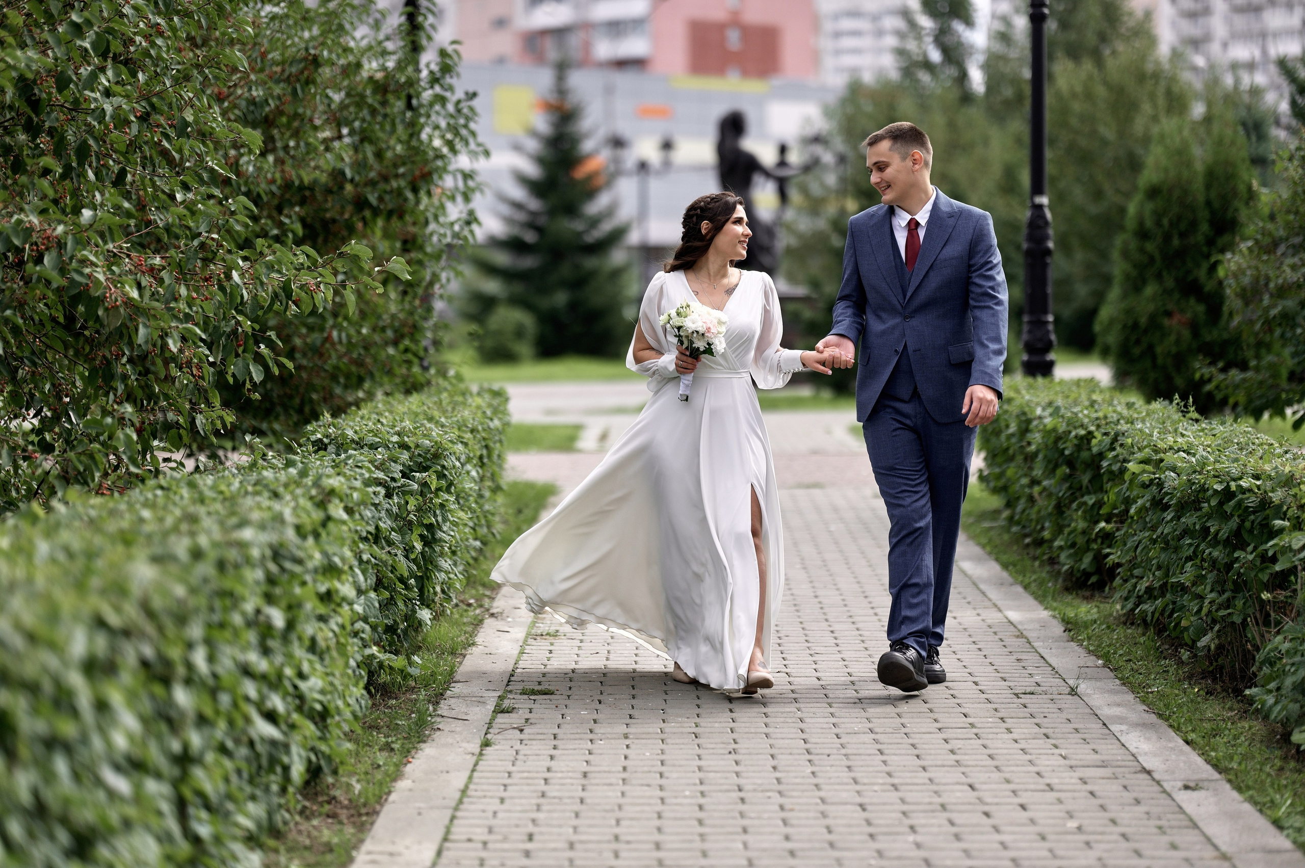 Жених и невеста на выездной церемонии в Новокузнецке