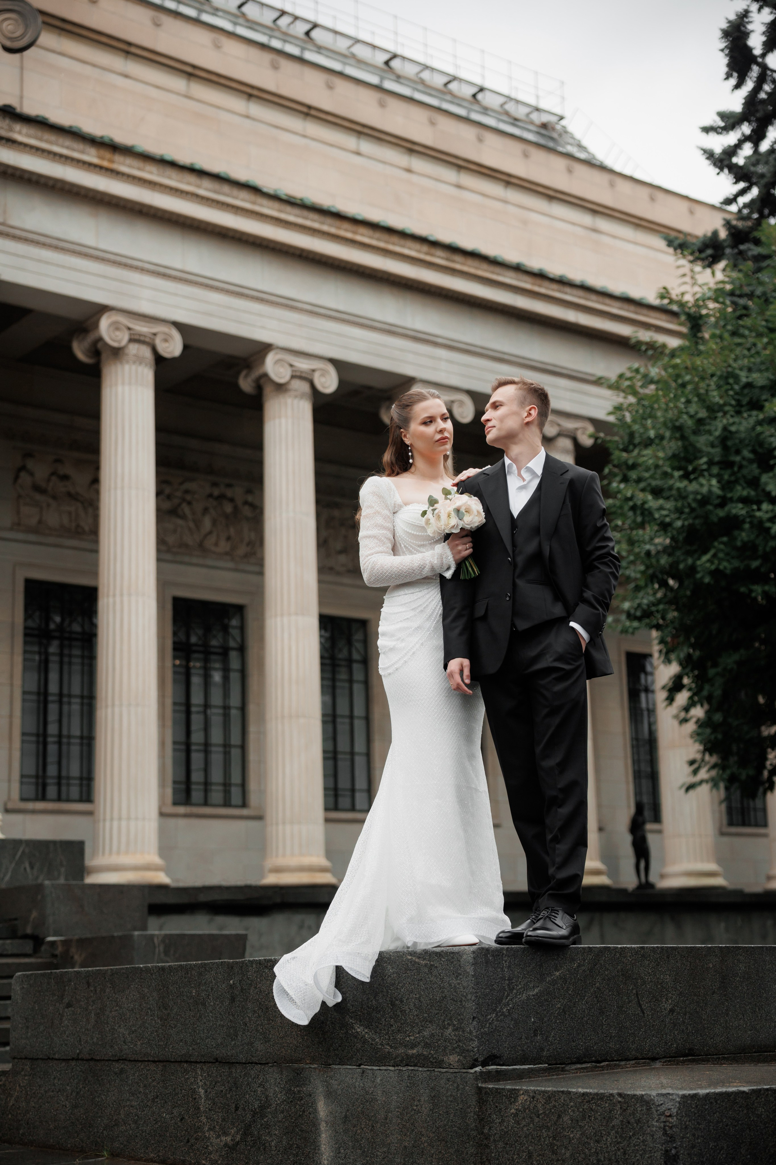 Фотосессия у Пушкинского музей. Свадебный и репортажный фотограф (Москва, Королев и другие)