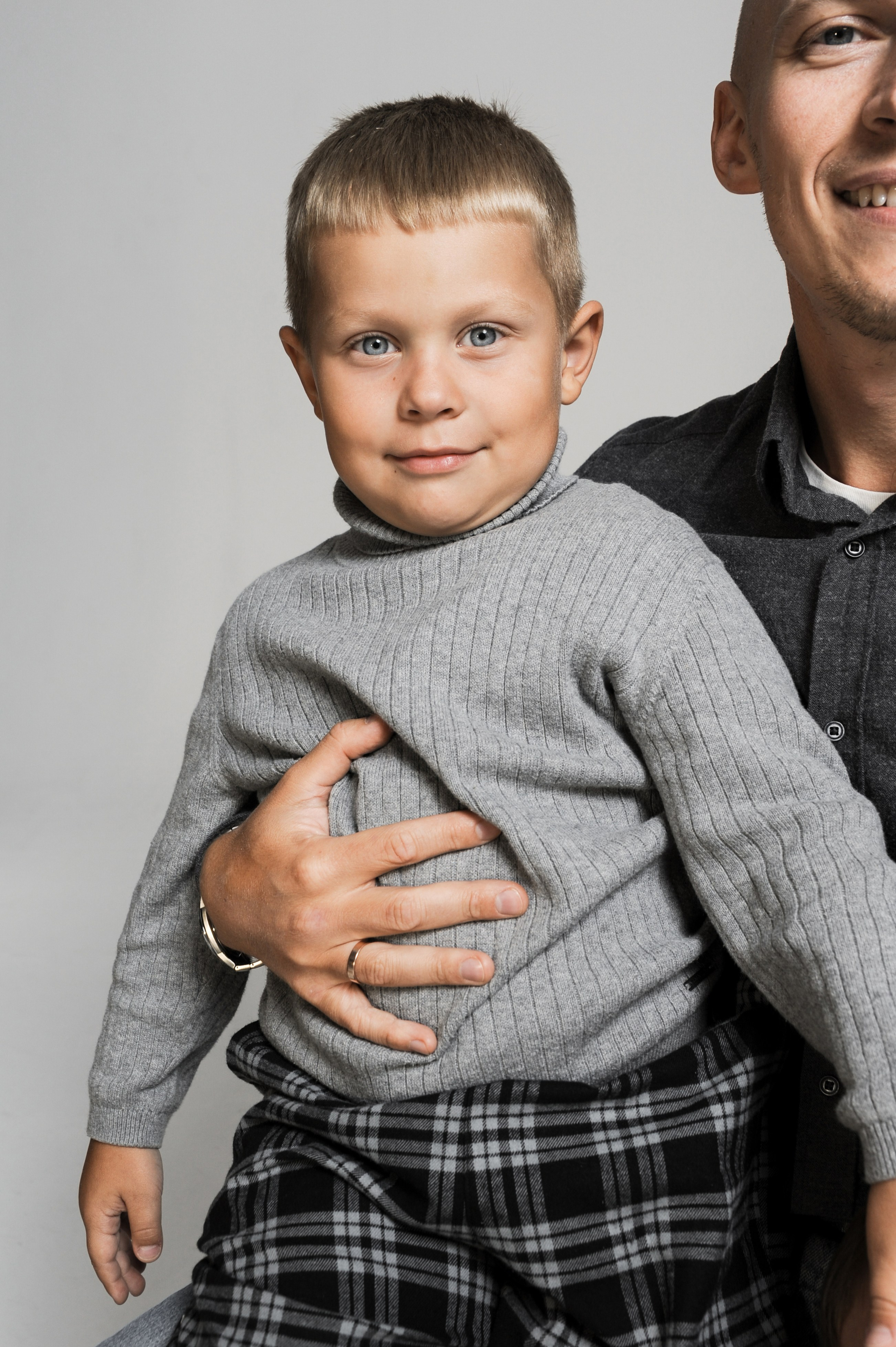 Минималистичная новогодняя семейная съемка. Фотограф в Екатеринбурге Артём Зайнетдинов