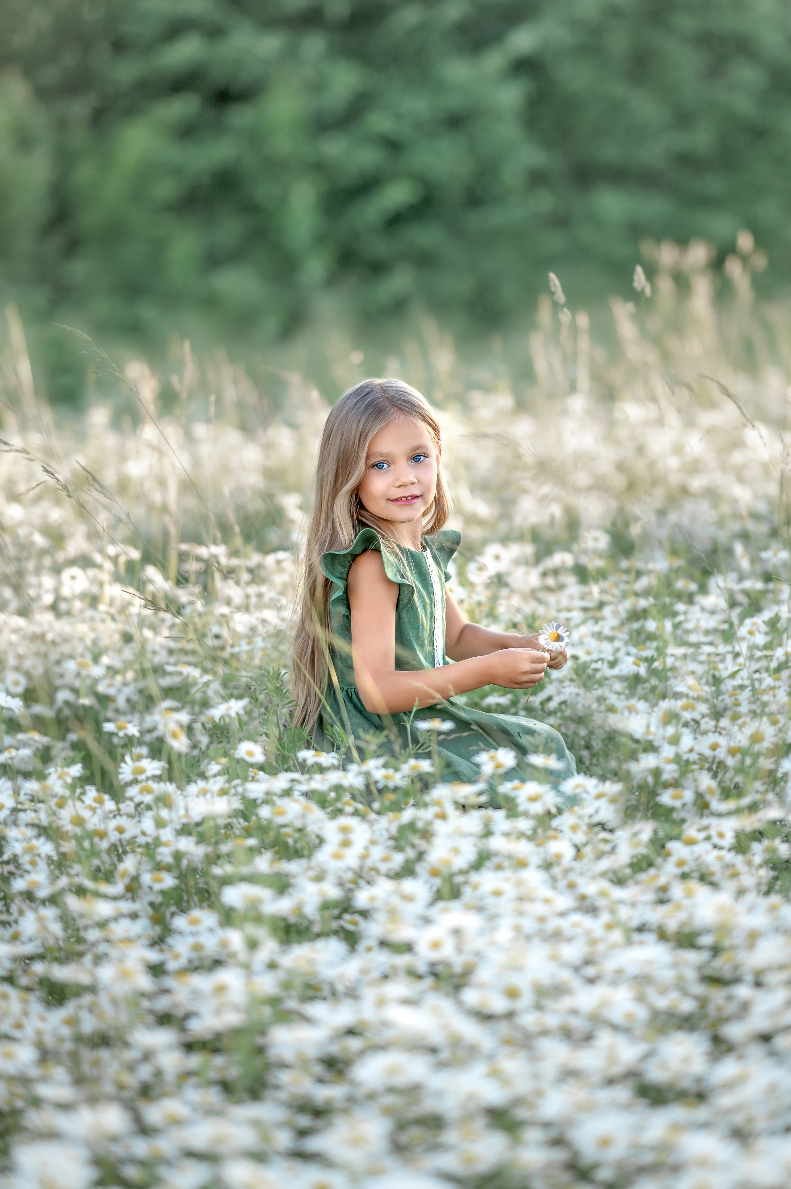 Фотосессия Евы в ромашковом поле. Фотограф Елена Сасс Москва