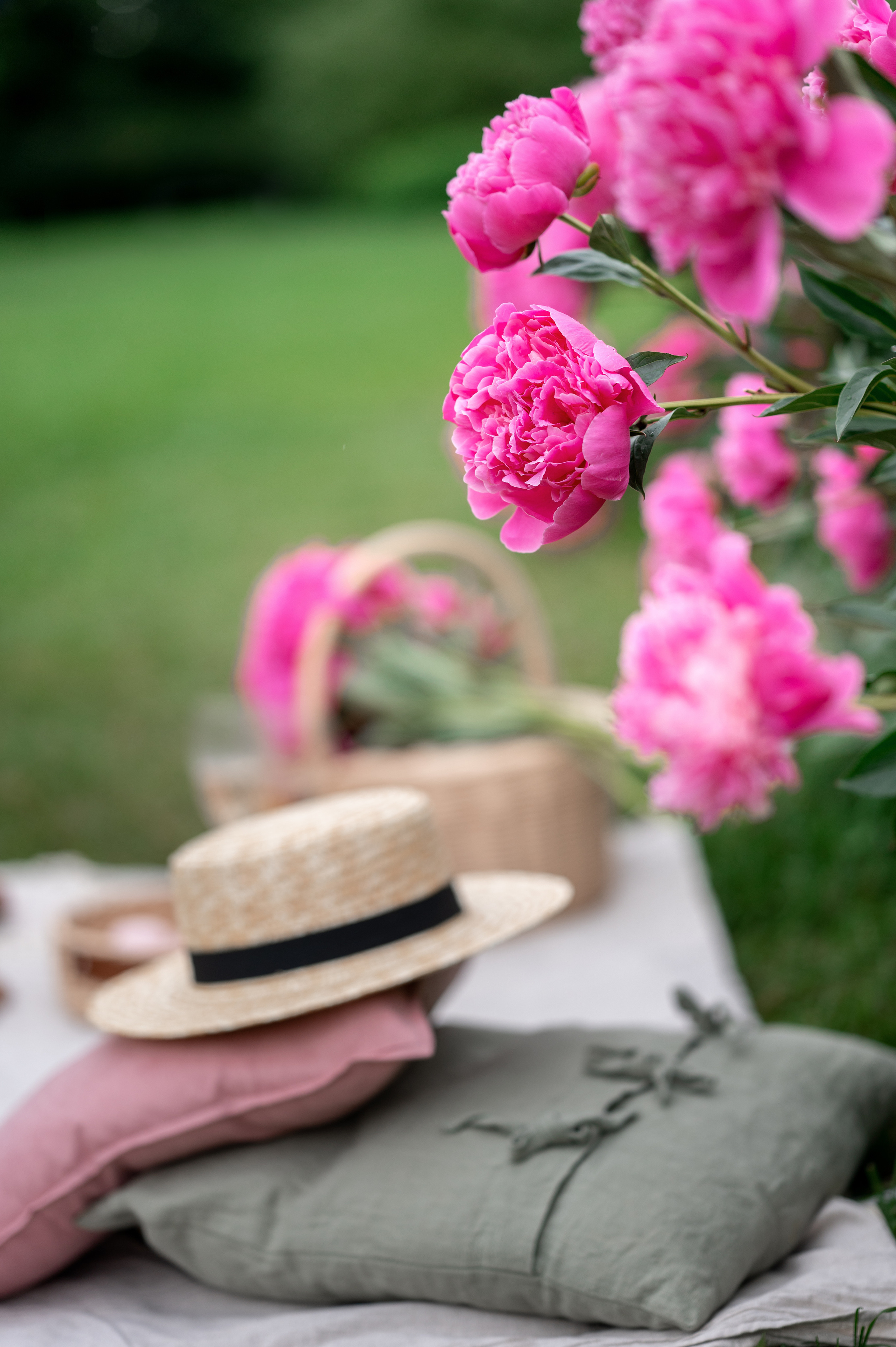 Летняя фотосессия в пионах. Фотограф Елена Сасс Москва