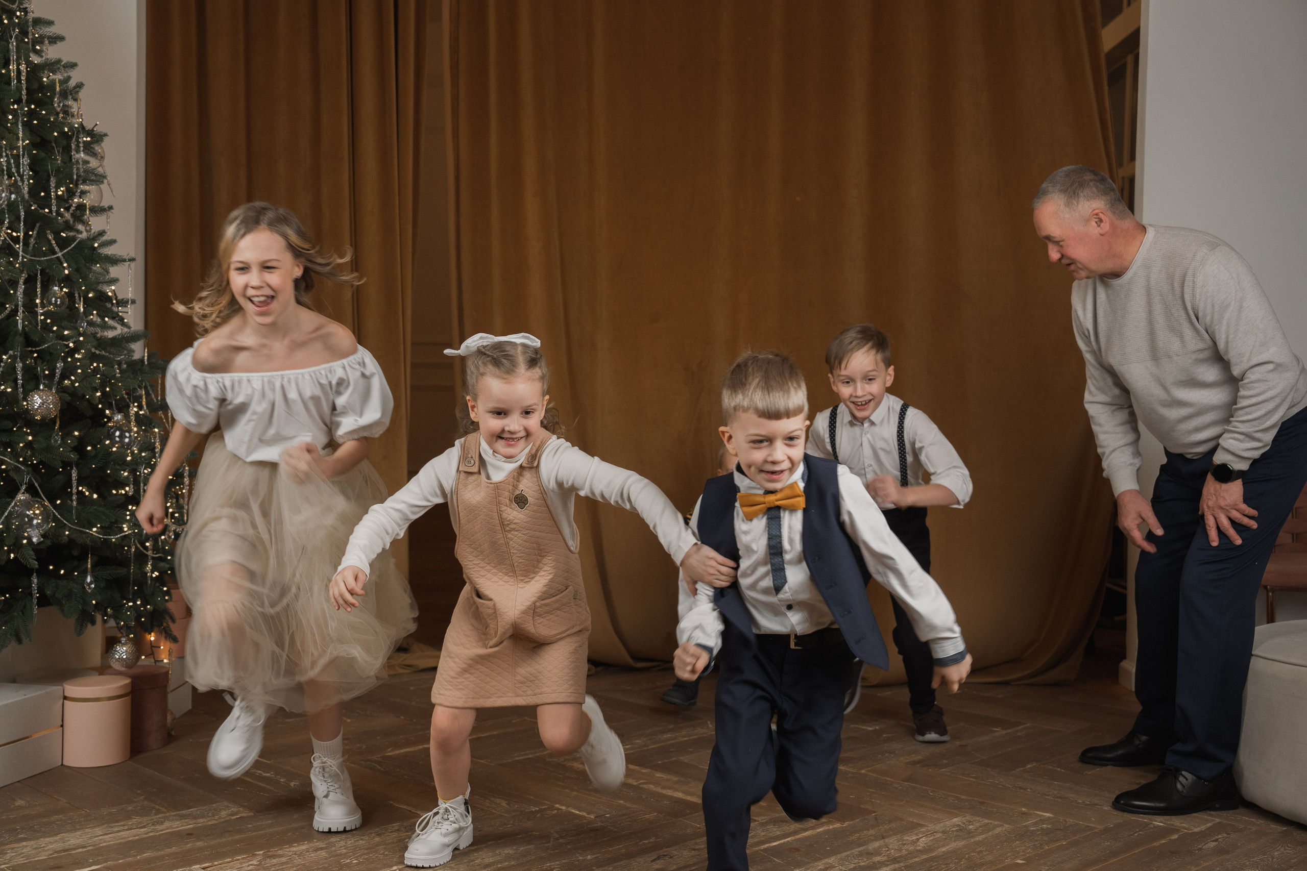 Новогодняя фотосессия большой семьи в студии. Семейный фотограф Екатеринбург Татьяна Девятых