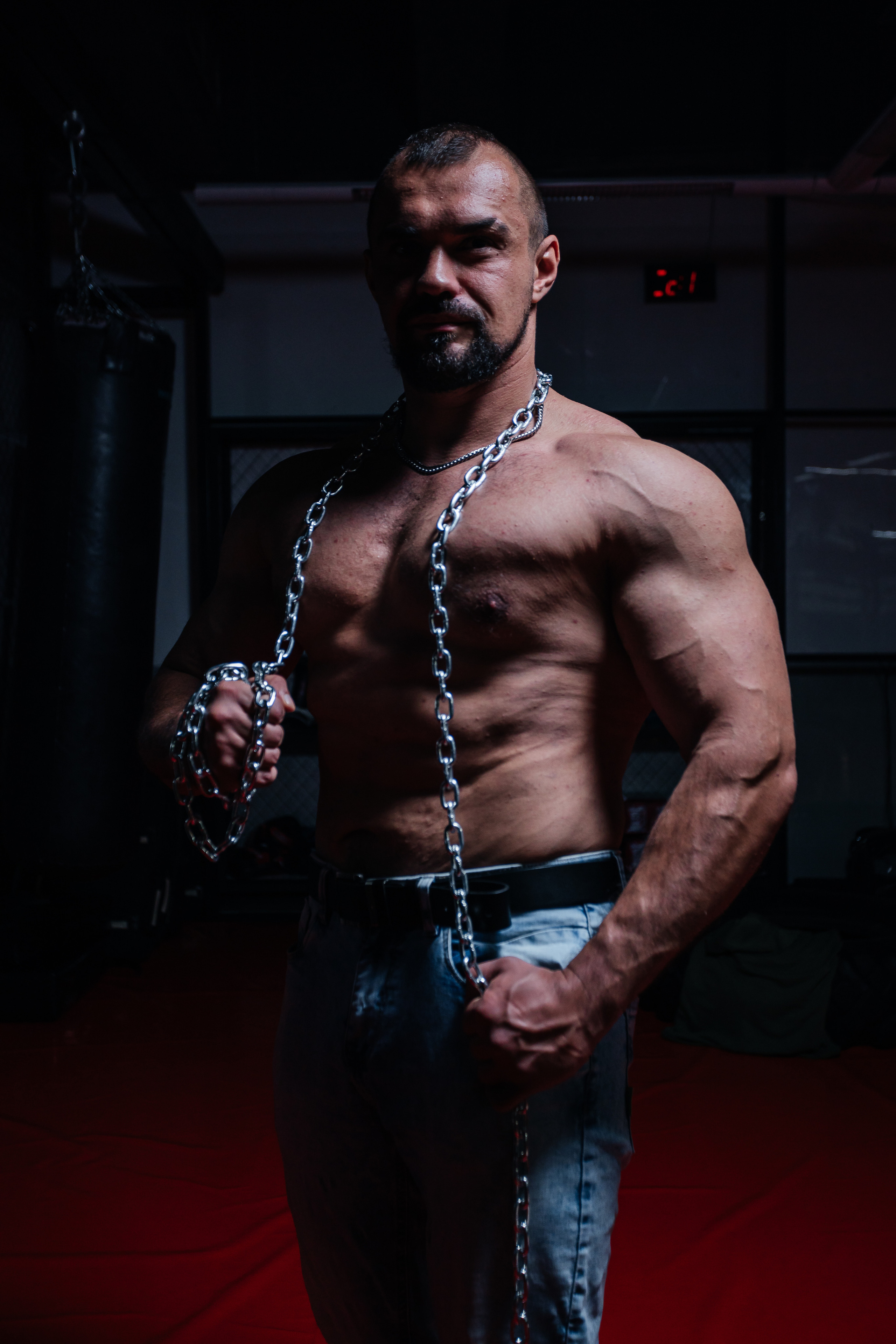 Фотосессия спортсмена в тренажерном зале. Александр Оношкин. Свадебный фотограф в Екатеринбурге