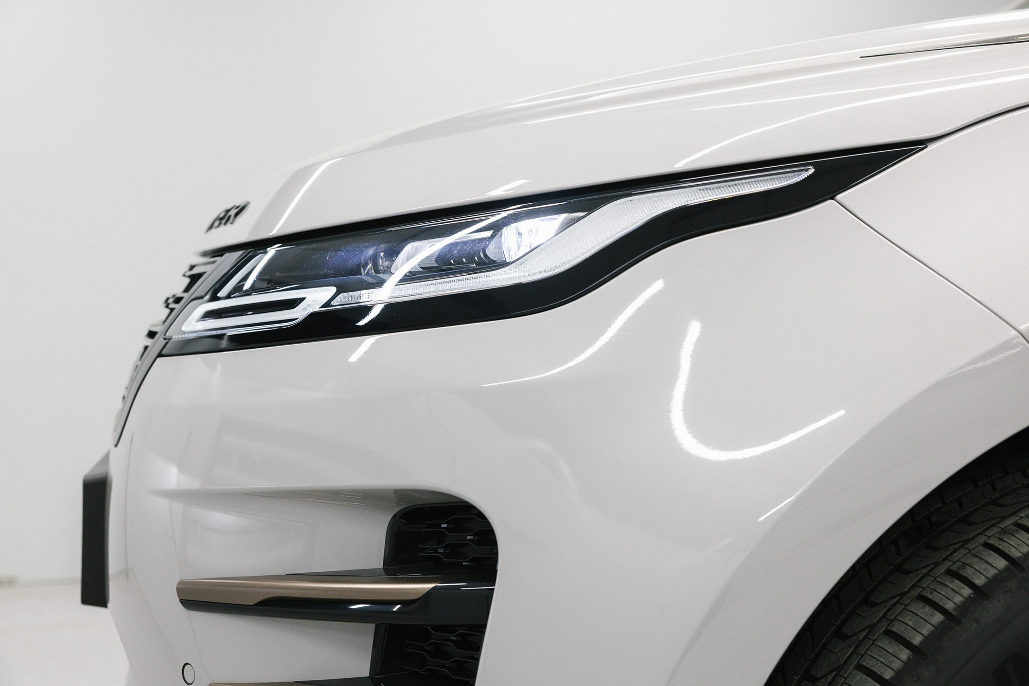 Land Rover Range Rover Evoque.2.0 Si4 4WD AT (249 л. с.). Автосалон «Х-Авто»