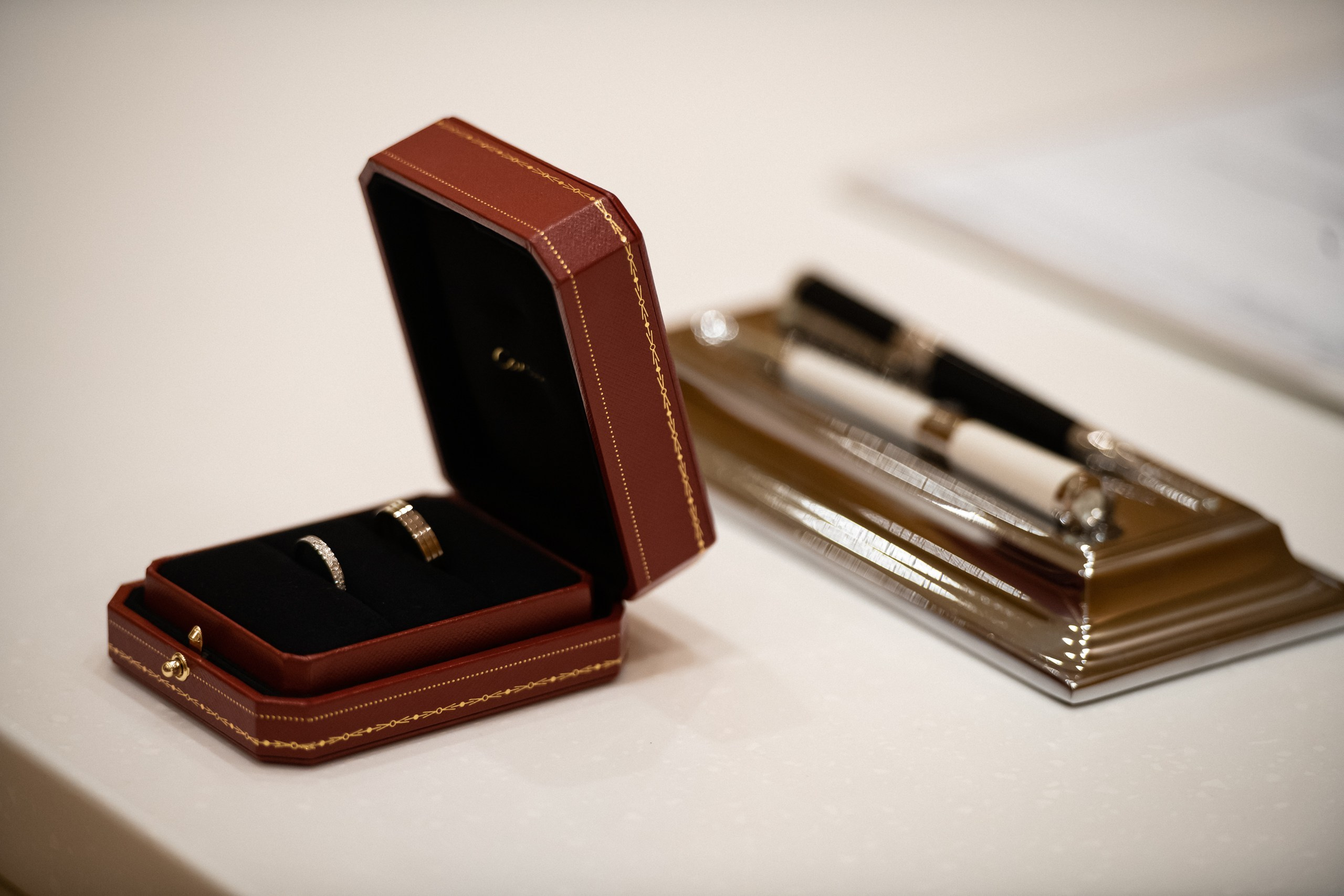 Свадебная фотосъёмка в ЗАГСе Барвиха | Фотограф регистрации брака. Артём Савиных — профессиональный фотограф в Москве | Репортажи, свадьбы, портреты