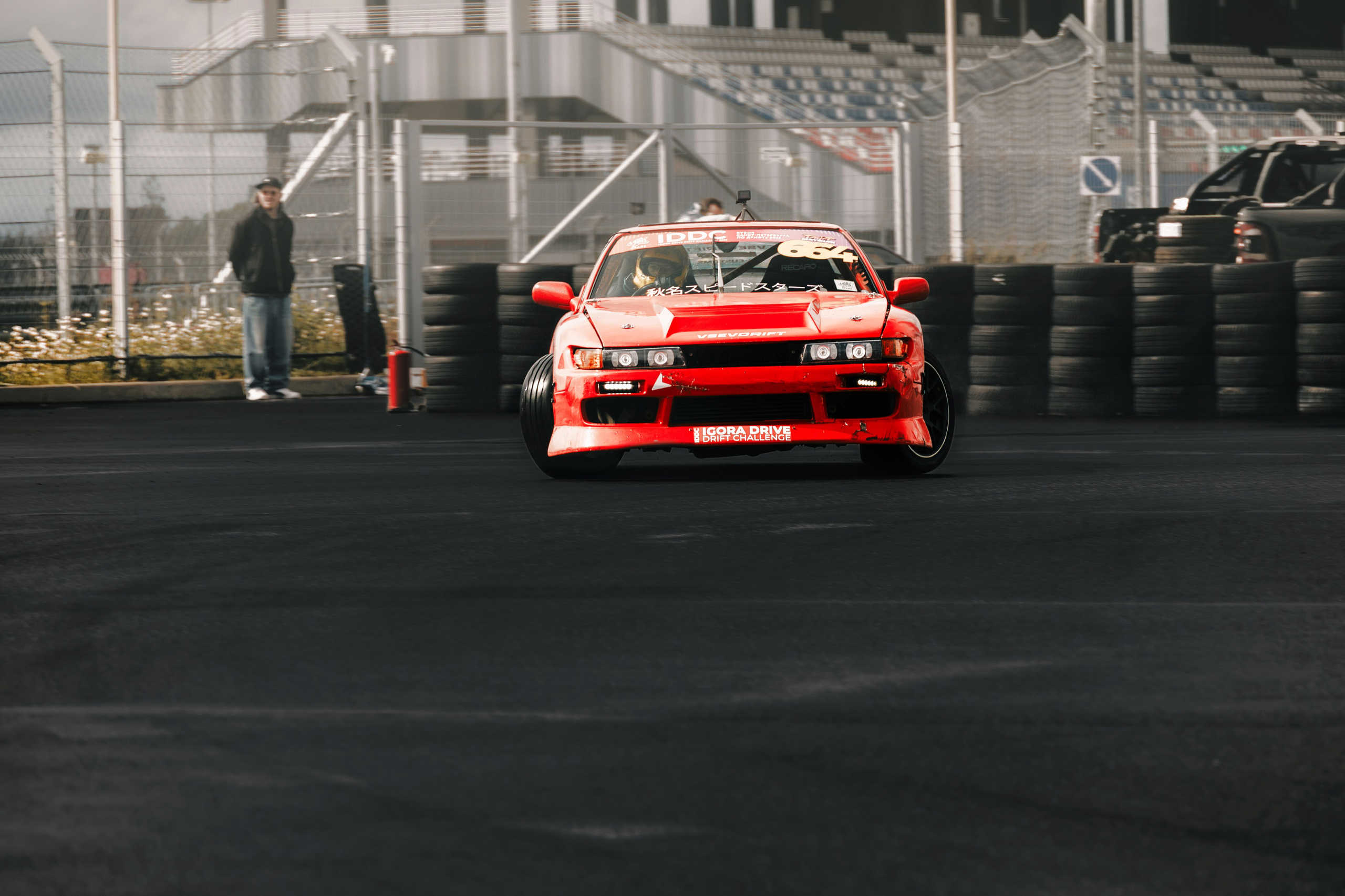 IDDC Этап 2: Бетонный Колизей и блогеры в деле