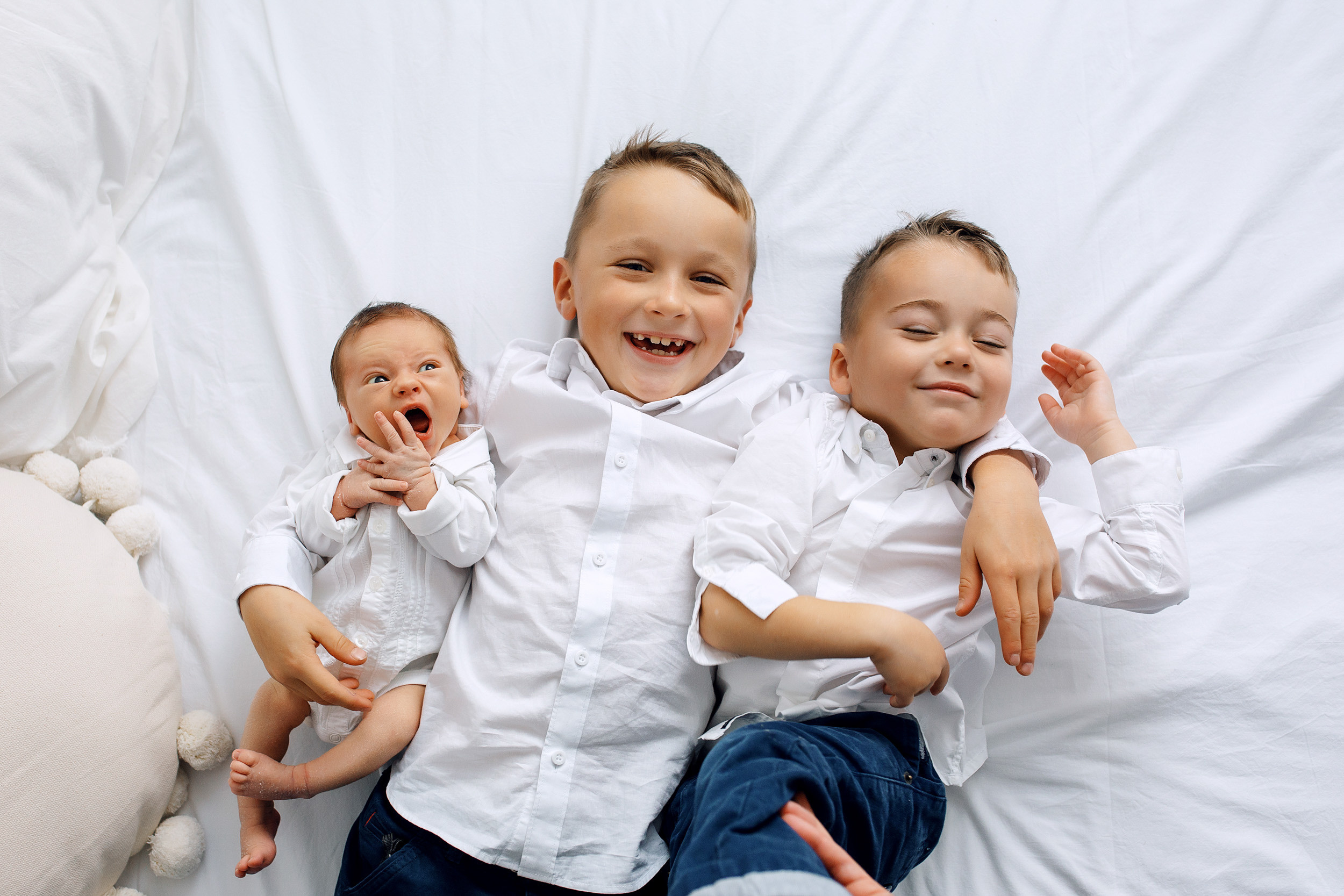 фото новорожденного с братьями