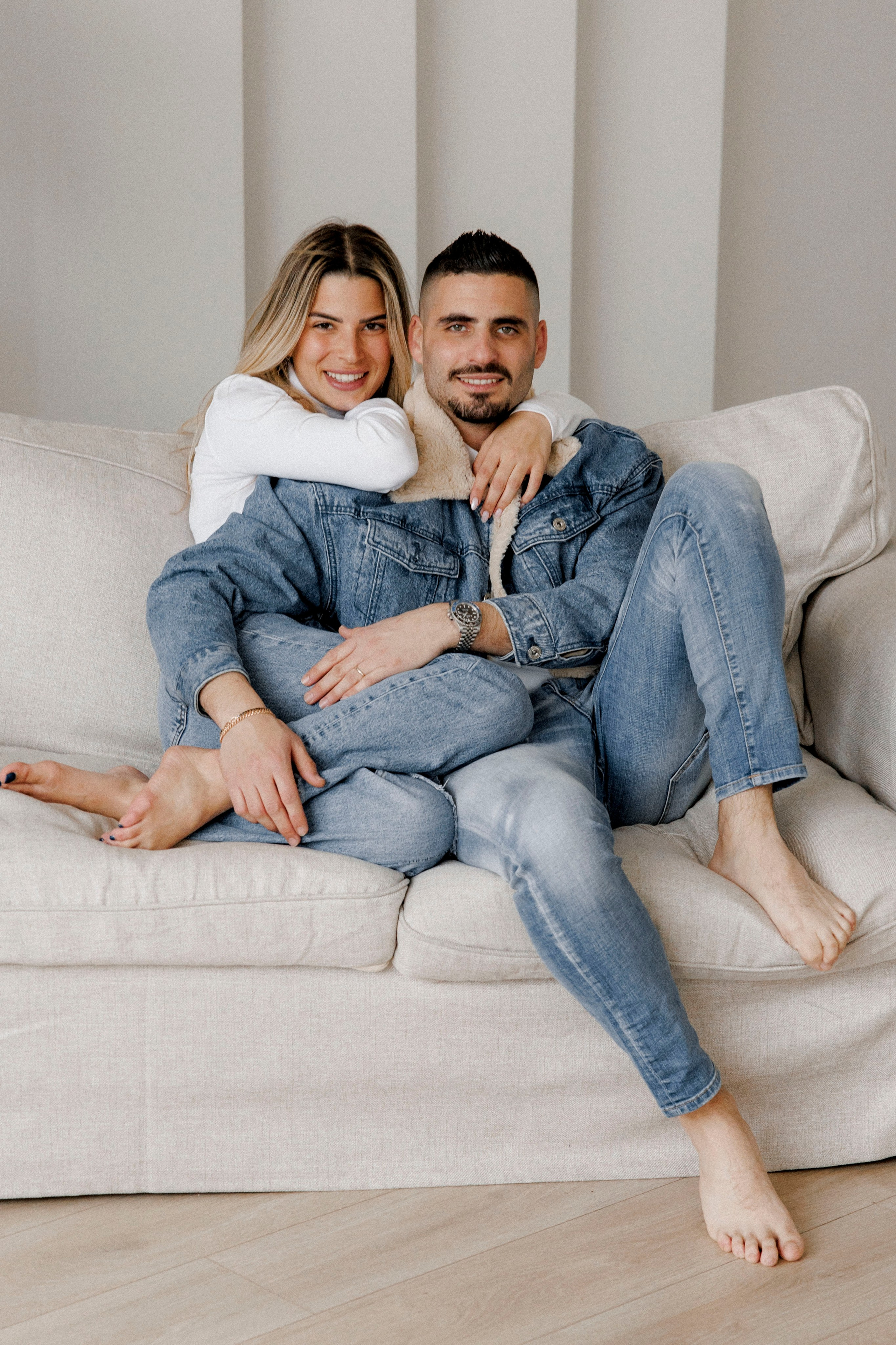 Family photoshoot in White Studio. Wedding and family photographer
