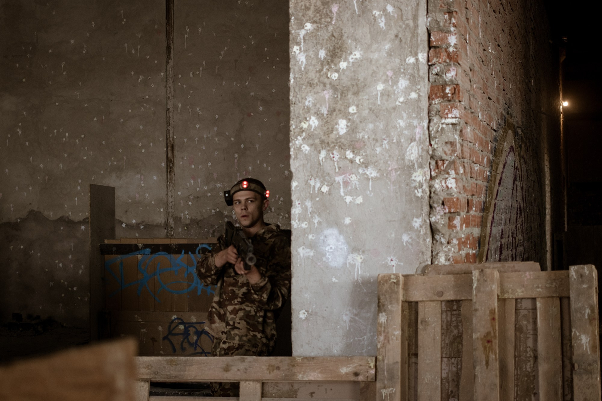 Лазертаг на заводе ЗИП. Репортажный, промышленный и маркетплейс-фотограф Дмитрий Чернат