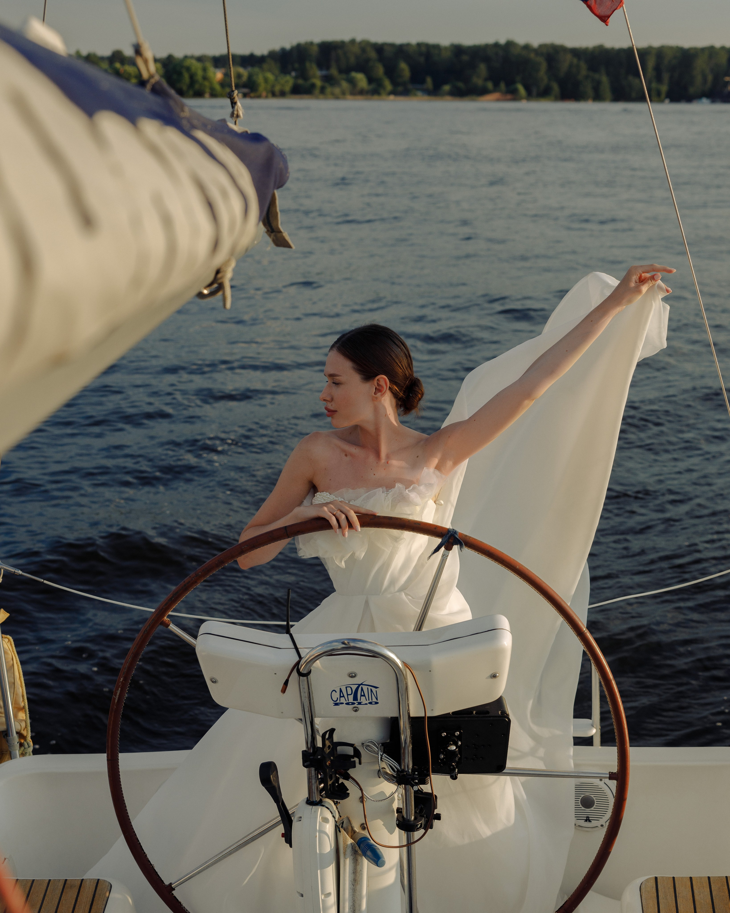 Свадебная фотосессия на яхте. Фотограф, ретушёр в Москве