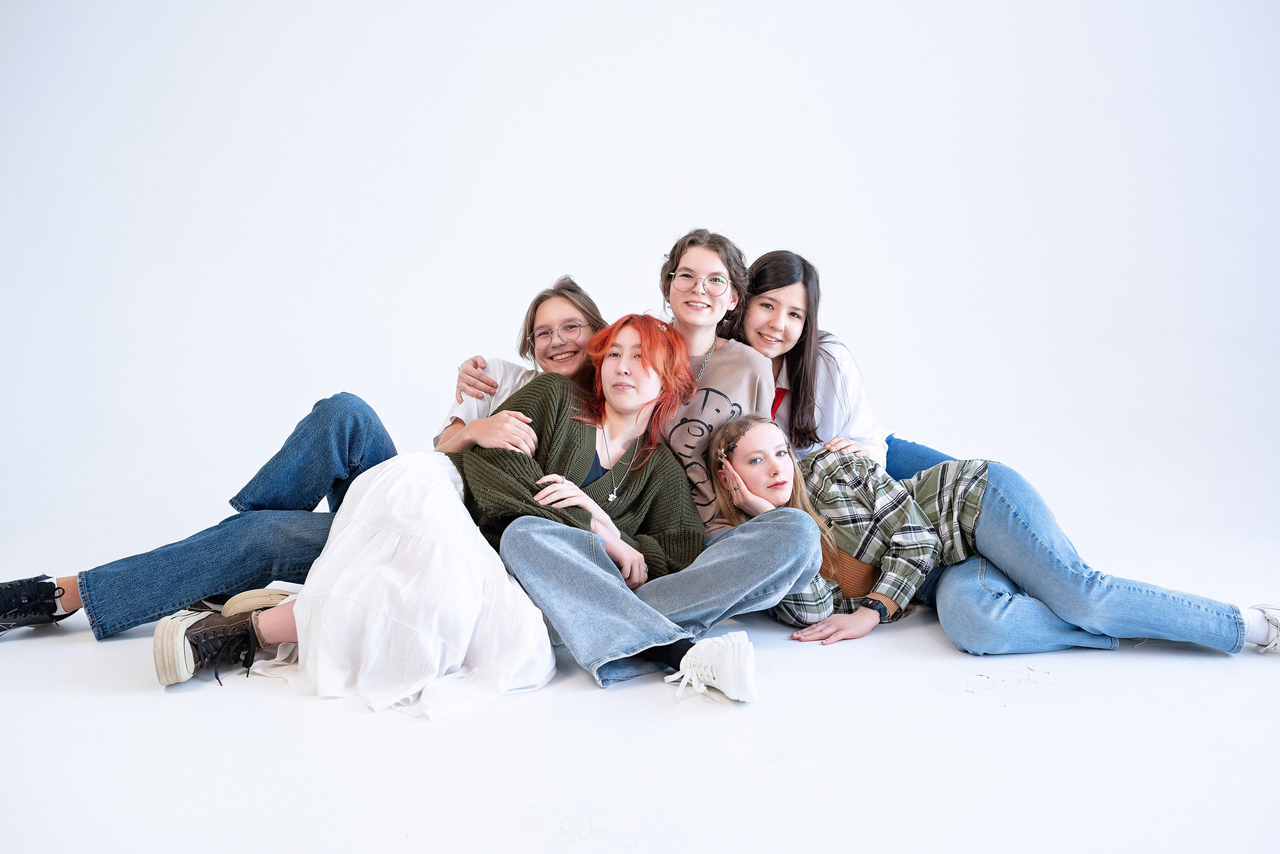 Школьная фотосессия 11 класса 24 школы для выпускной фотокниги