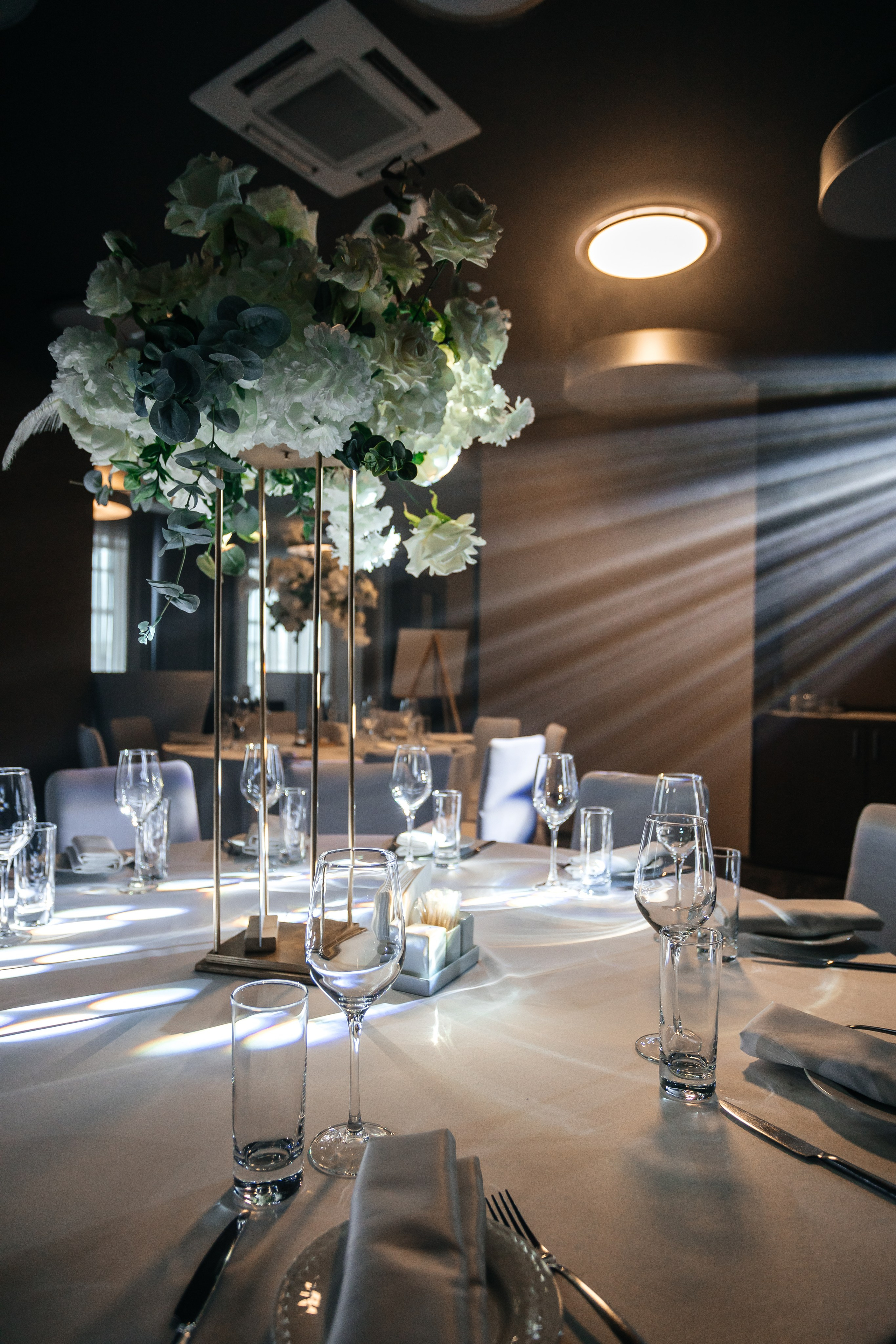 Фотосъёмка выездной регистрации на крыше отеля Сергей и Екатерина. Александр Оношкин. Свадебный фотограф в Екатеринбурге