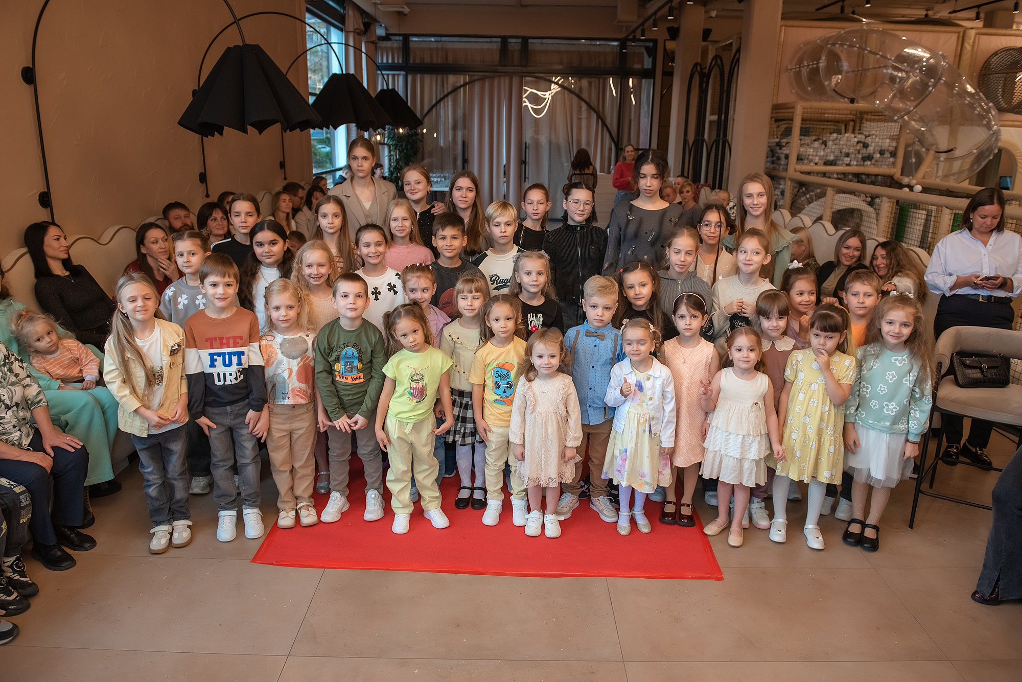 HAPPYkids дефиле в день мамы. Семейный и коммерческий фотограф в Сочи Александр Бодунов