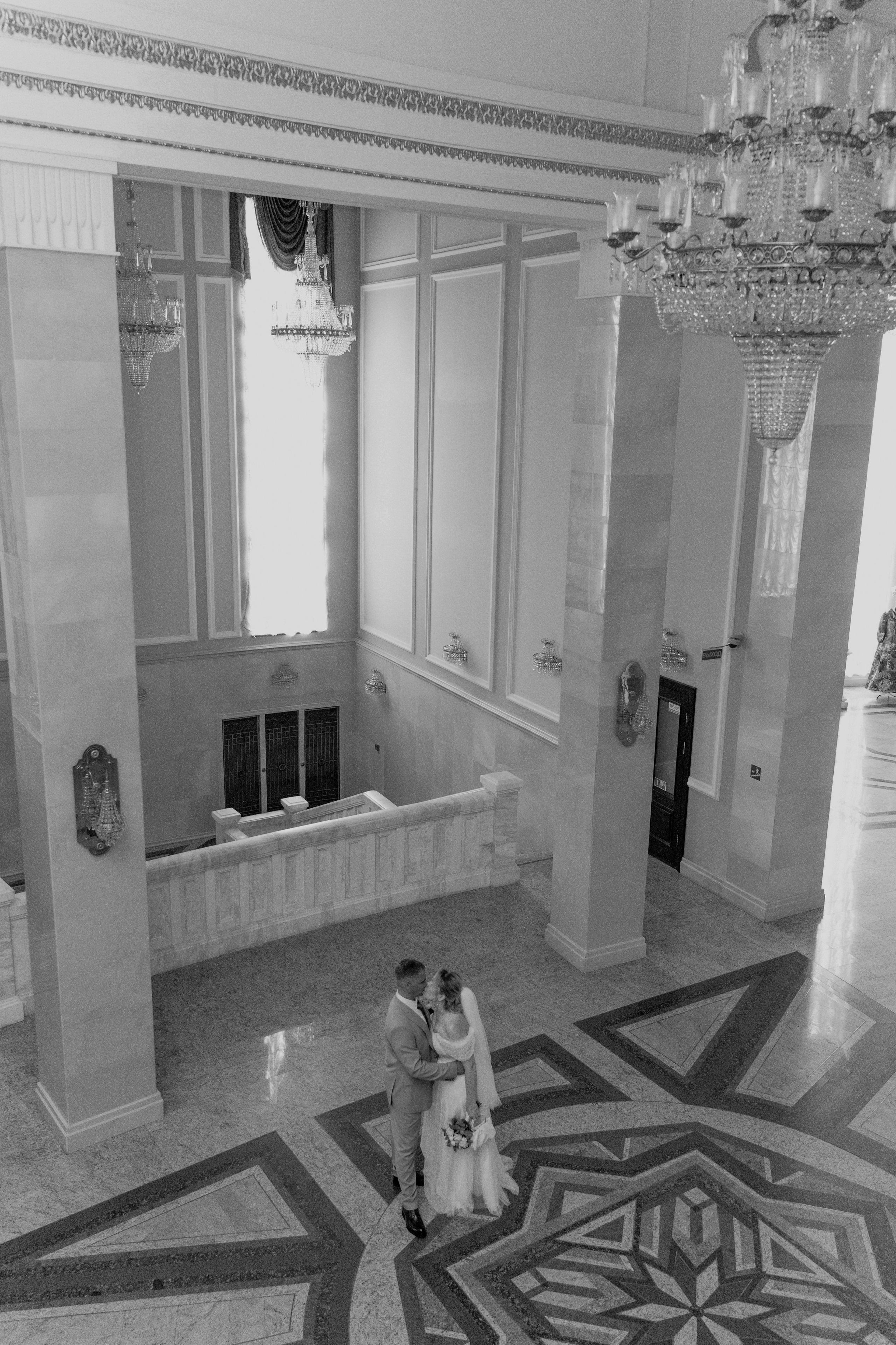 Фотосессия в театре: свадебные моменты. Ваш семейный фотограф в Минске — Вика Трегубова