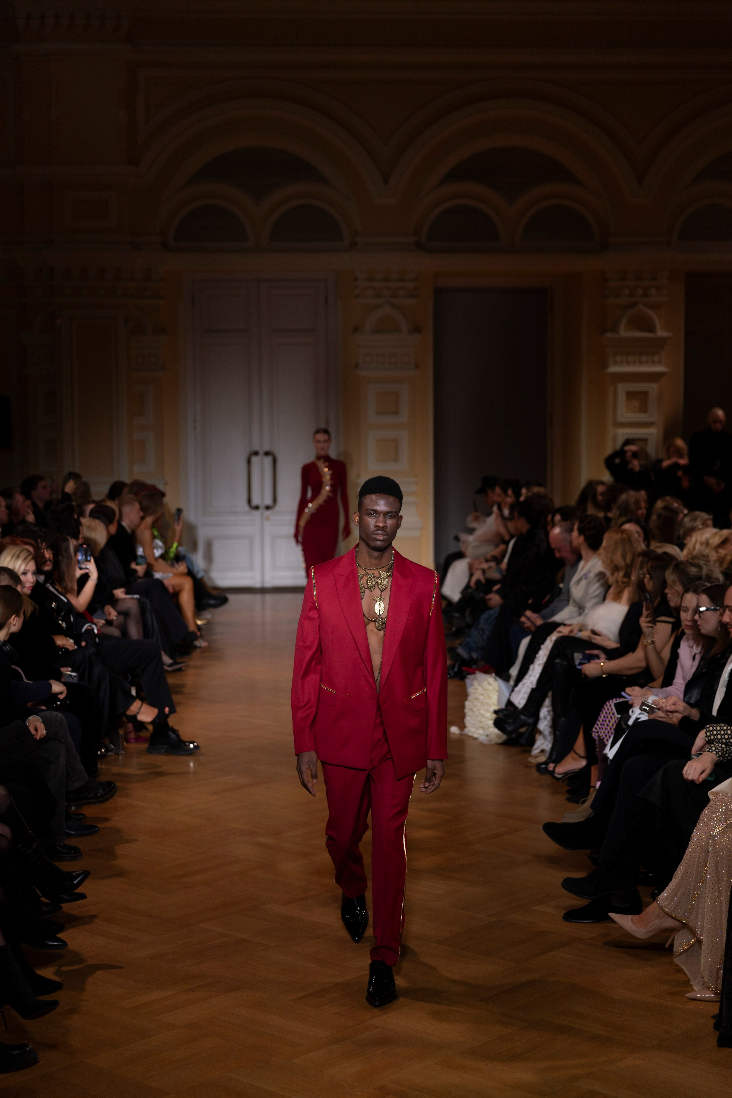 CANACH fashion show by Artashes Oganian, GUM, Moscow. «Птичка на проводе»: информационный портал в Москве