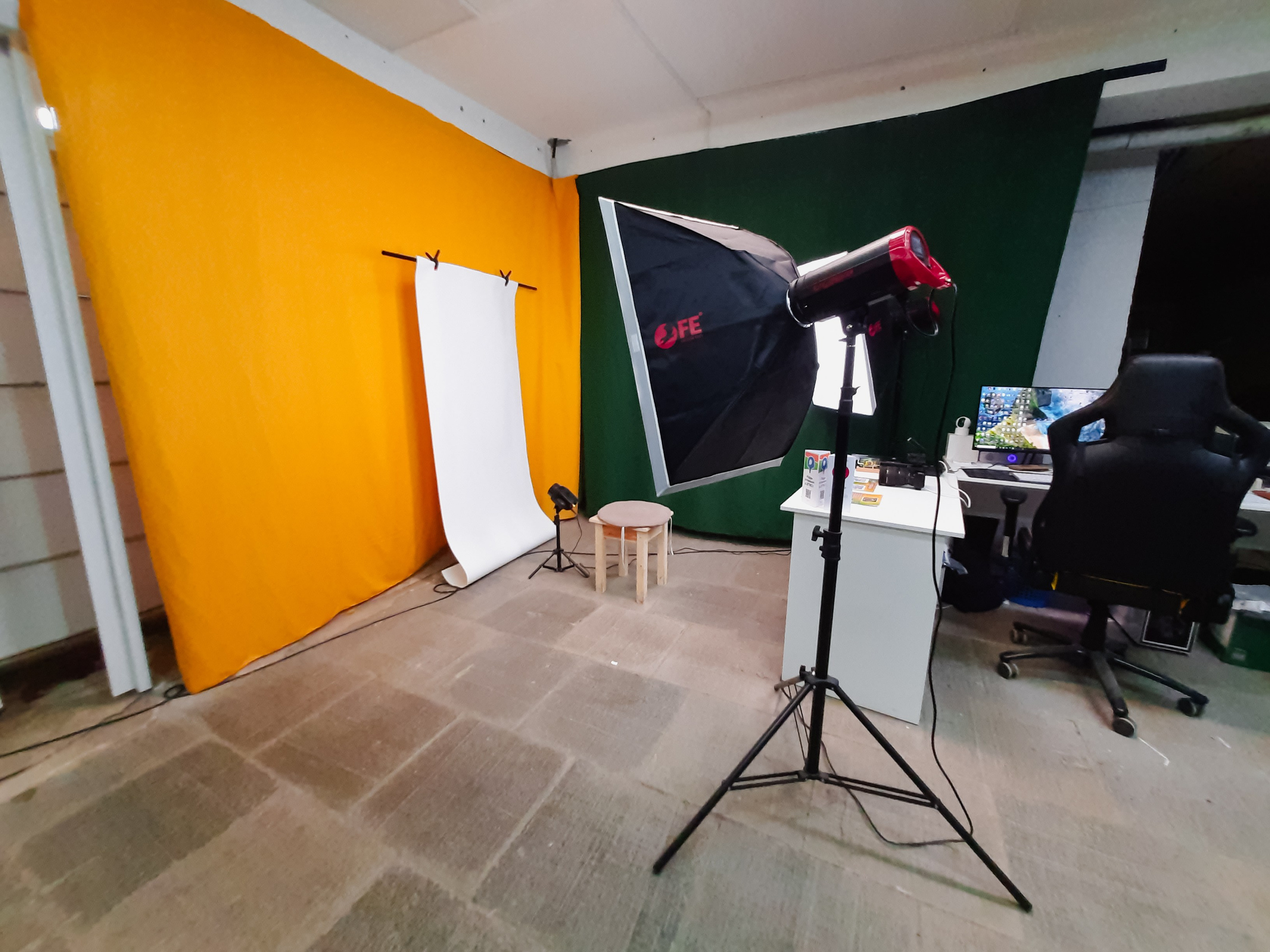 Фотомастерская переехала на цокольный этаж торгового центра Демакова 20. Фотомастерская чёзаФОТО — г. Новосибирск, Академгородок