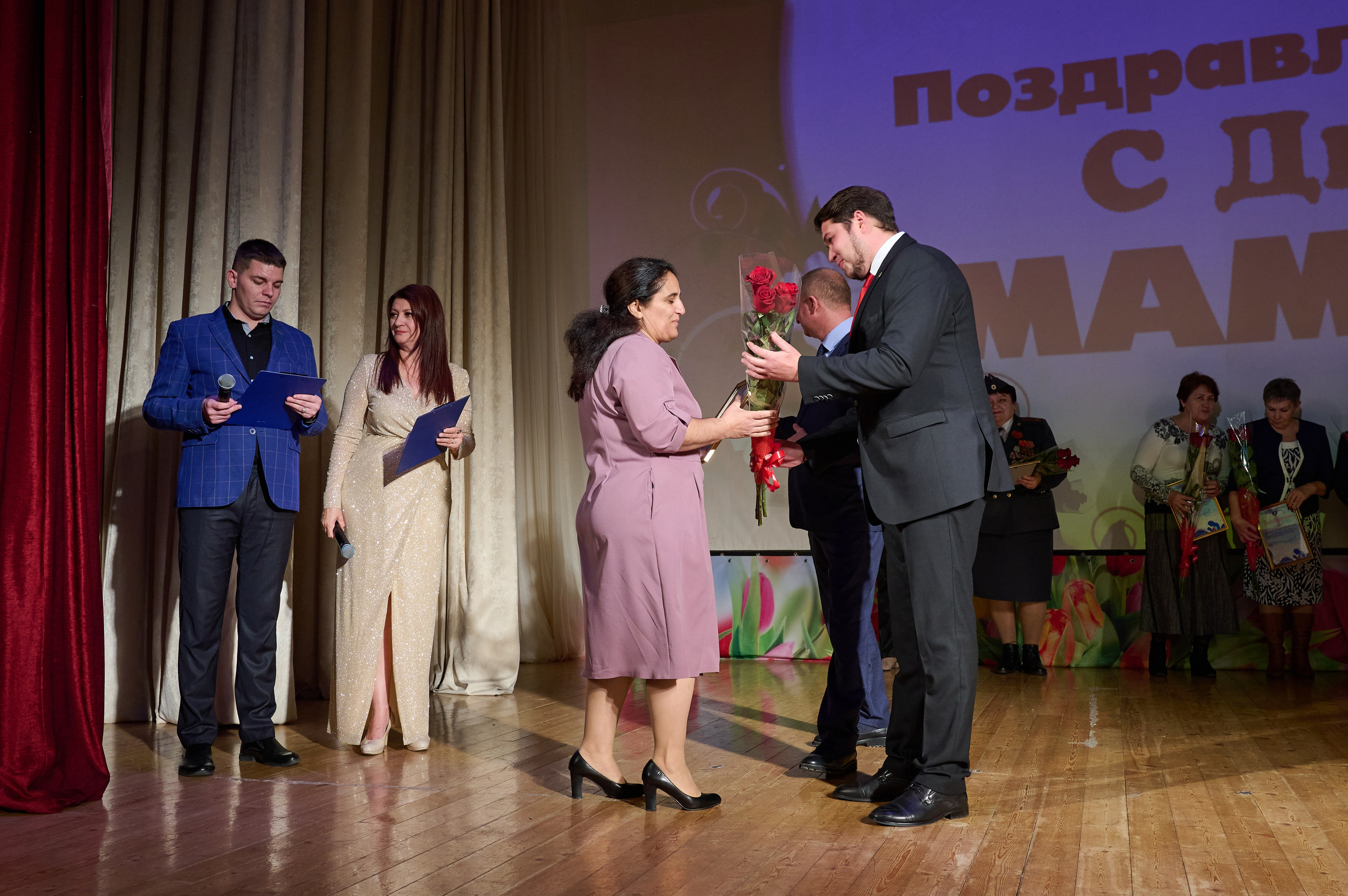 День матери. Кабардинка. Жизнь курорта Кабардинка в фотографиях