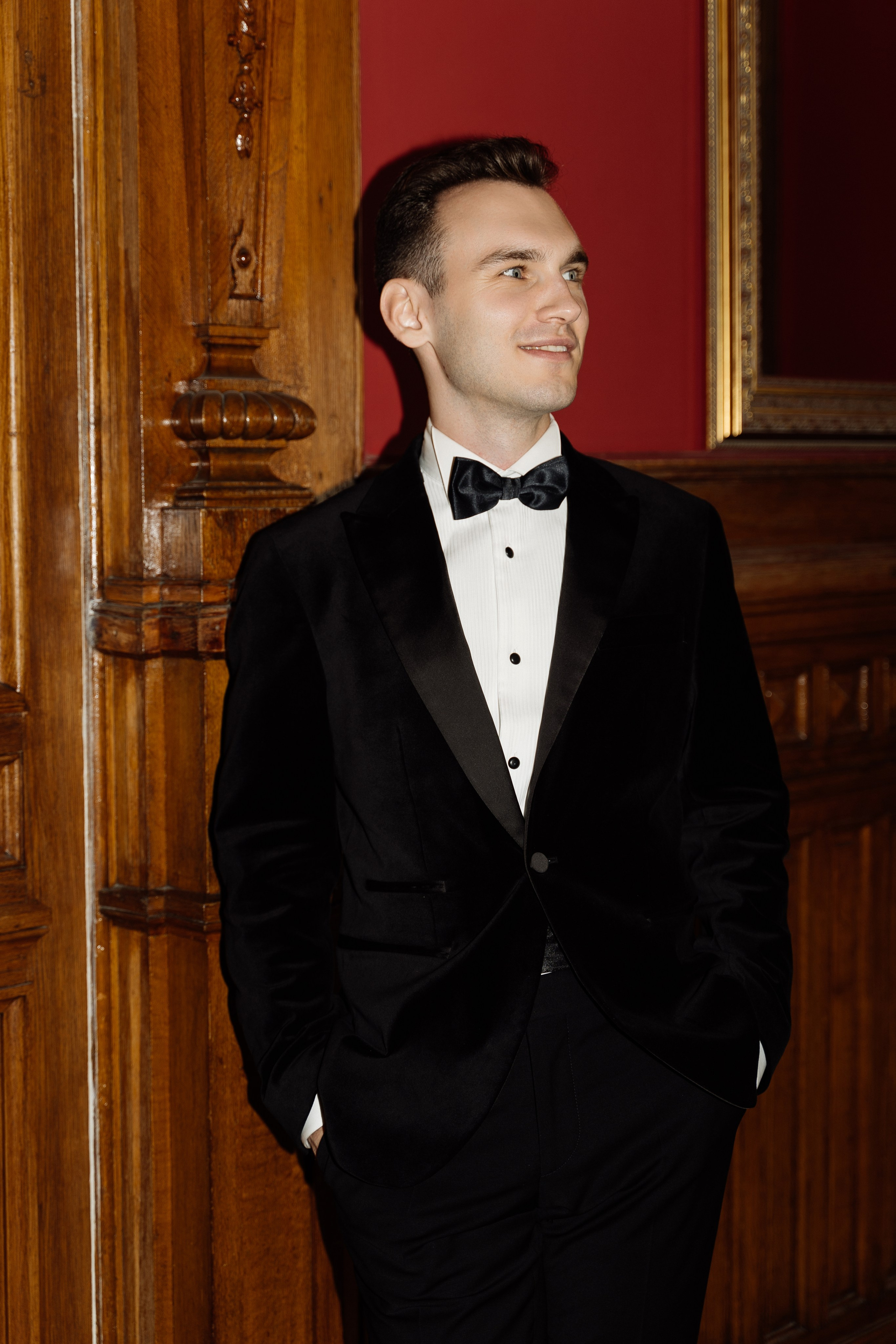 Камерная свадьба на фонтанке в сезонах. Свадебный фотограф организатор в Санкт-Петербурге Ассоль Опарина