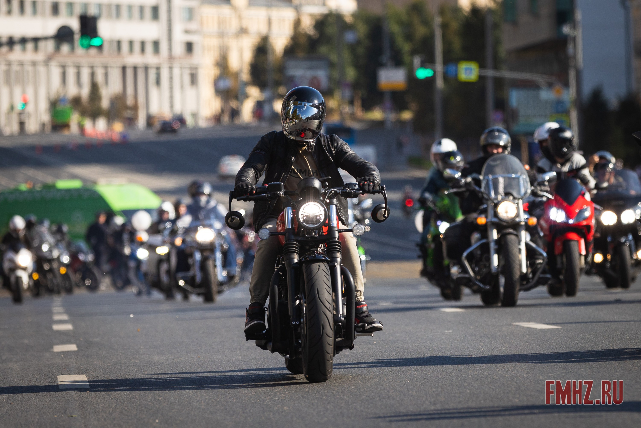 Закрытие Мотосезона 2023 на проспекте Академика Сахарова. Фотограф Владимир Охрименко