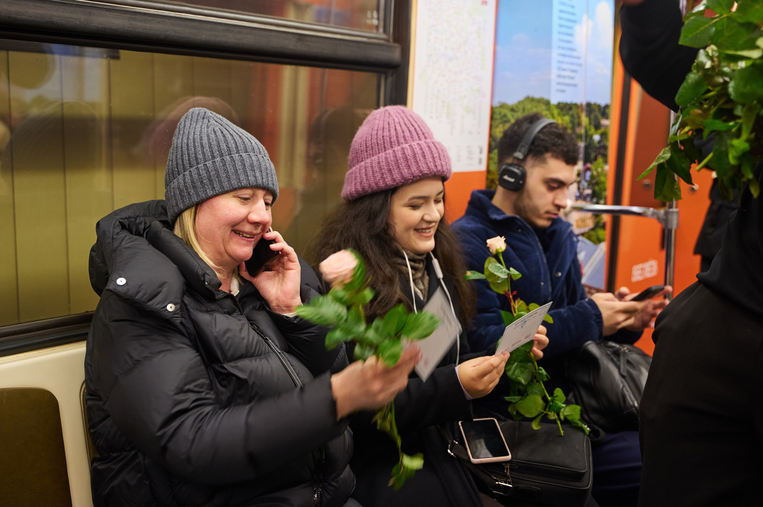 Раздача цветов в метро. Белова Полина — фотограф в Туле