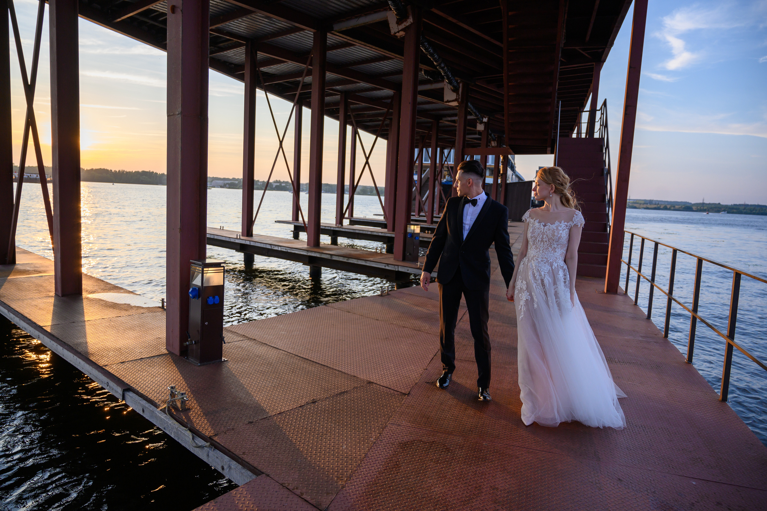 Свадьба на закате, съемка на закате. Семейный и контент фотограф в Москве Alira