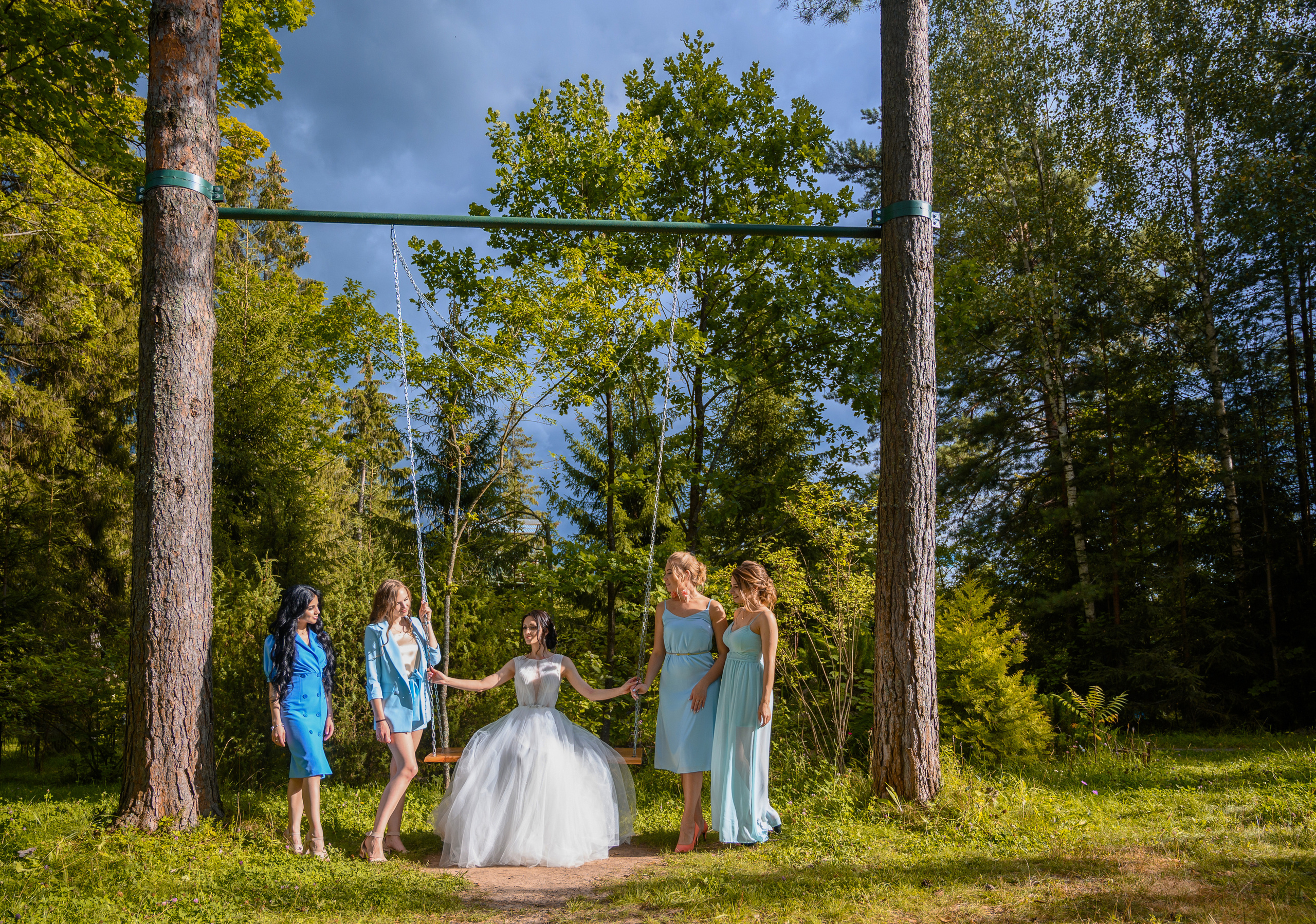 Прогулка в поле, свадьба в поле, прогулка лошади. Семейный и контент фотограф в Москве Alira