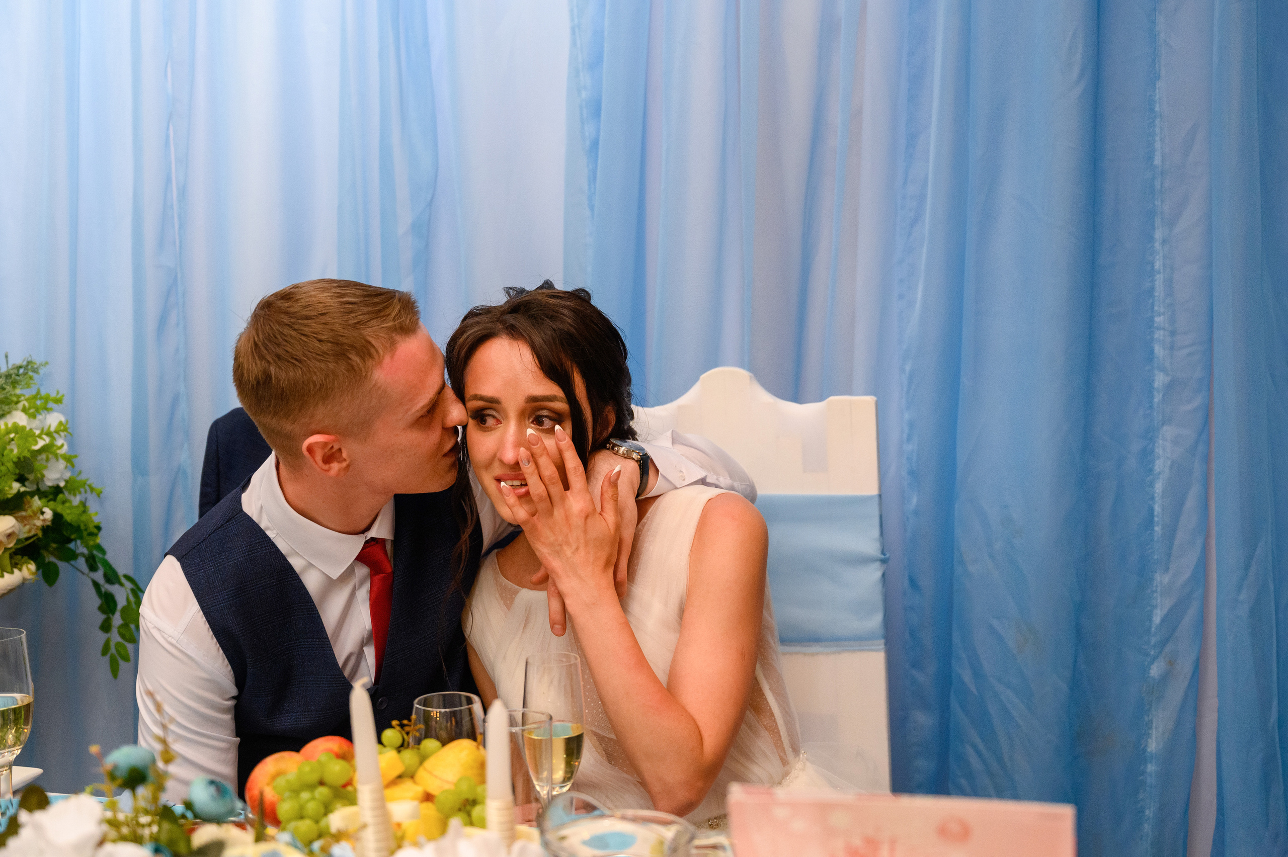 Прогулка в поле, свадьба в поле, прогулка лошади. Семейный и контент фотограф в Москве Alira