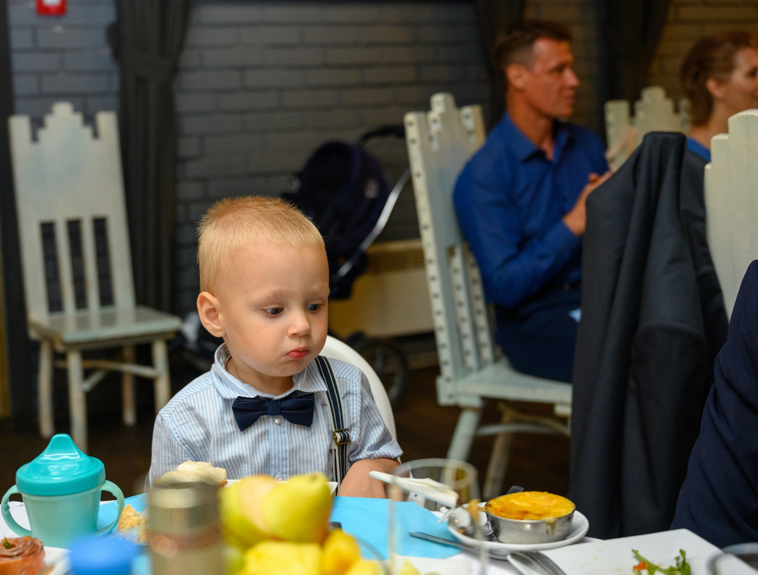 Прогулка в поле, свадьба в поле, прогулка лошади. Семейный и контент фотограф в Москве Alira