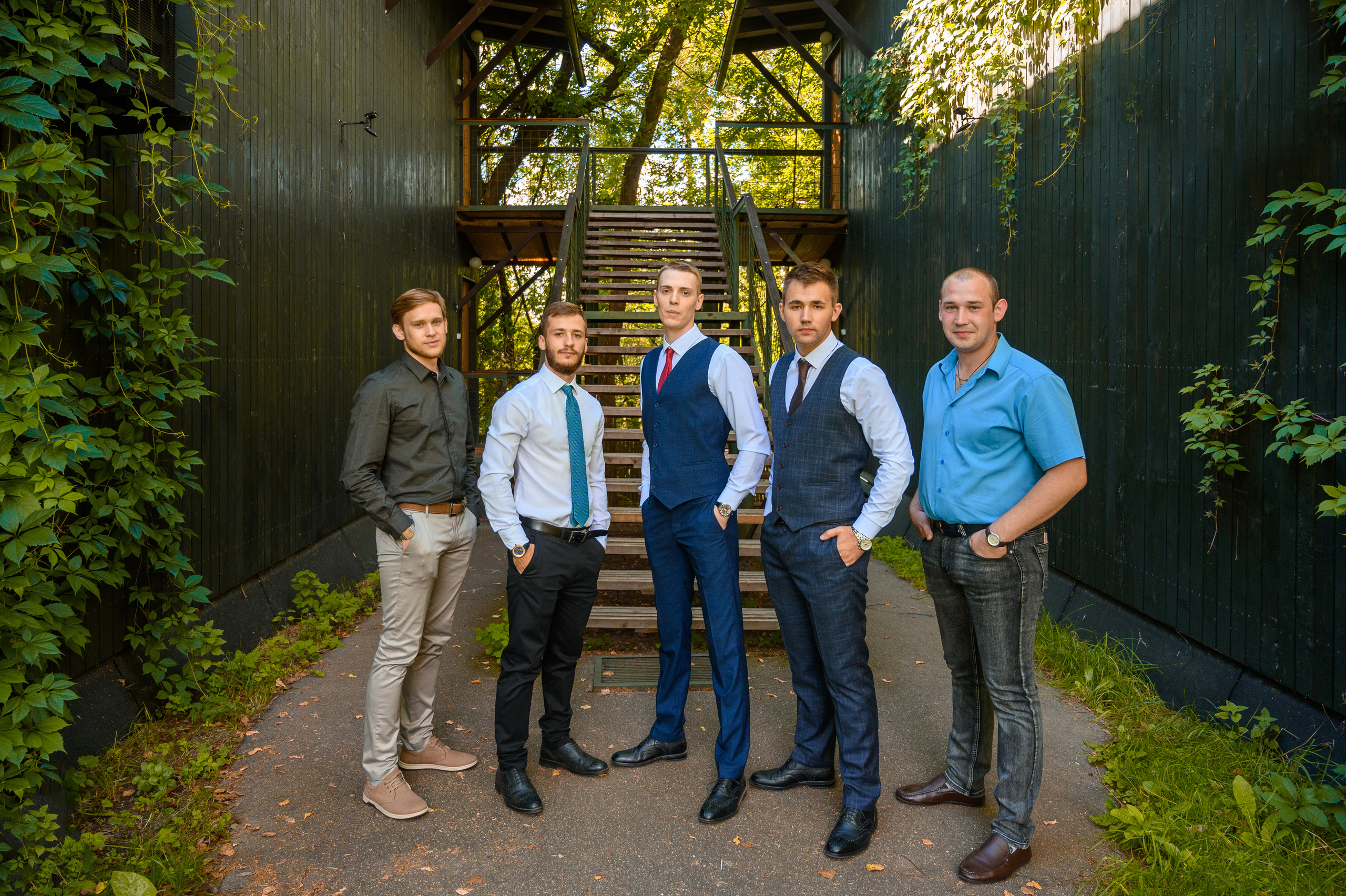 Прогулка в поле, свадьба в поле, прогулка лошади. Семейный и контент фотограф в Москве Alira