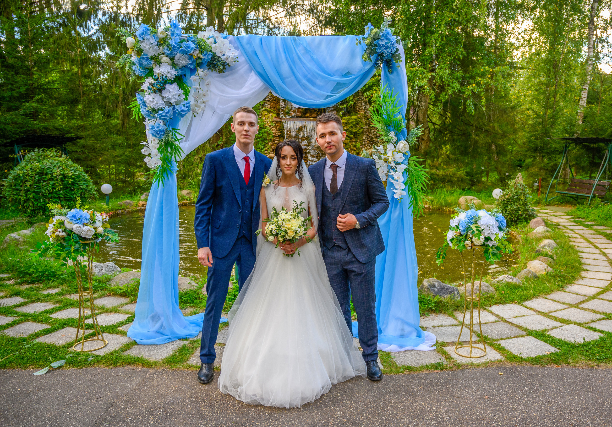 Прогулка в поле, свадьба в поле, прогулка лошади. Семейный и контент фотограф в Москве Alira