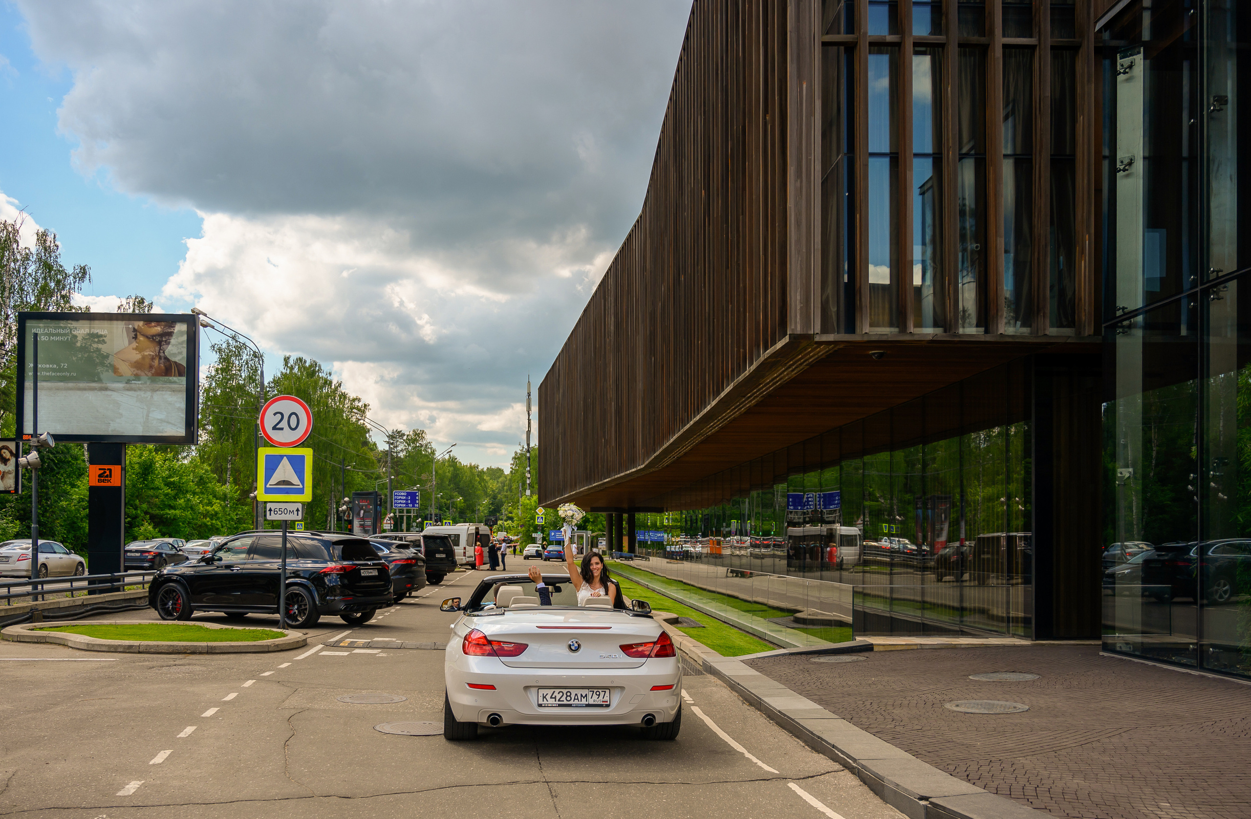 Свадьба, кабриолет В Барвихе. Семейный и контент фотограф в Москве Alira