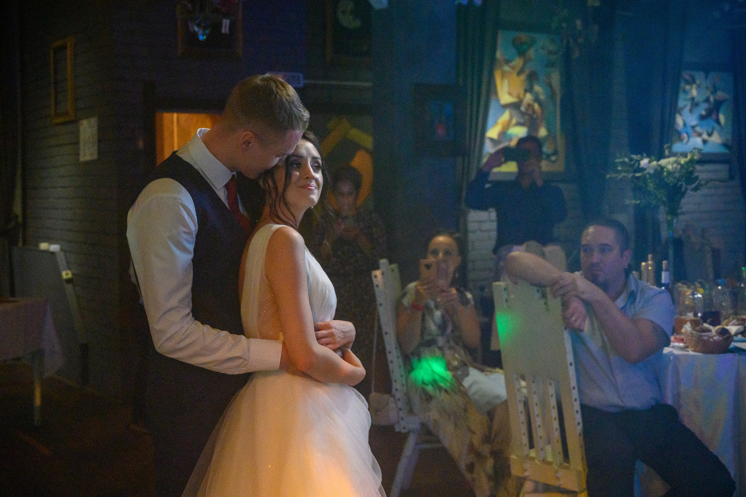 Прогулка в поле, свадьба в поле, прогулка лошади. Семейный и контент фотограф в Москве Alira