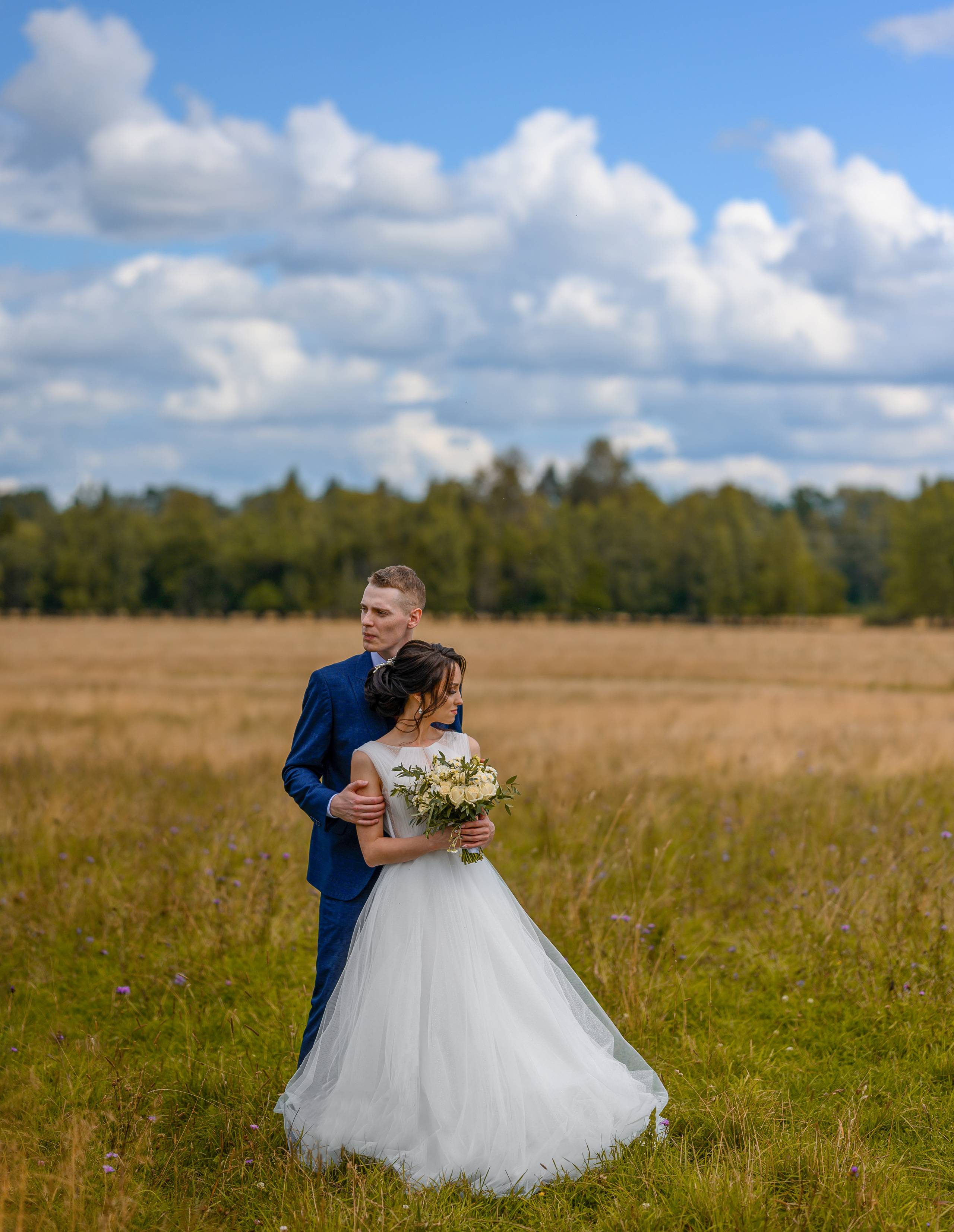 Прогулка в поле, свадьба в поле, прогулка лошади. Семейный и контент фотограф в Москве Alira