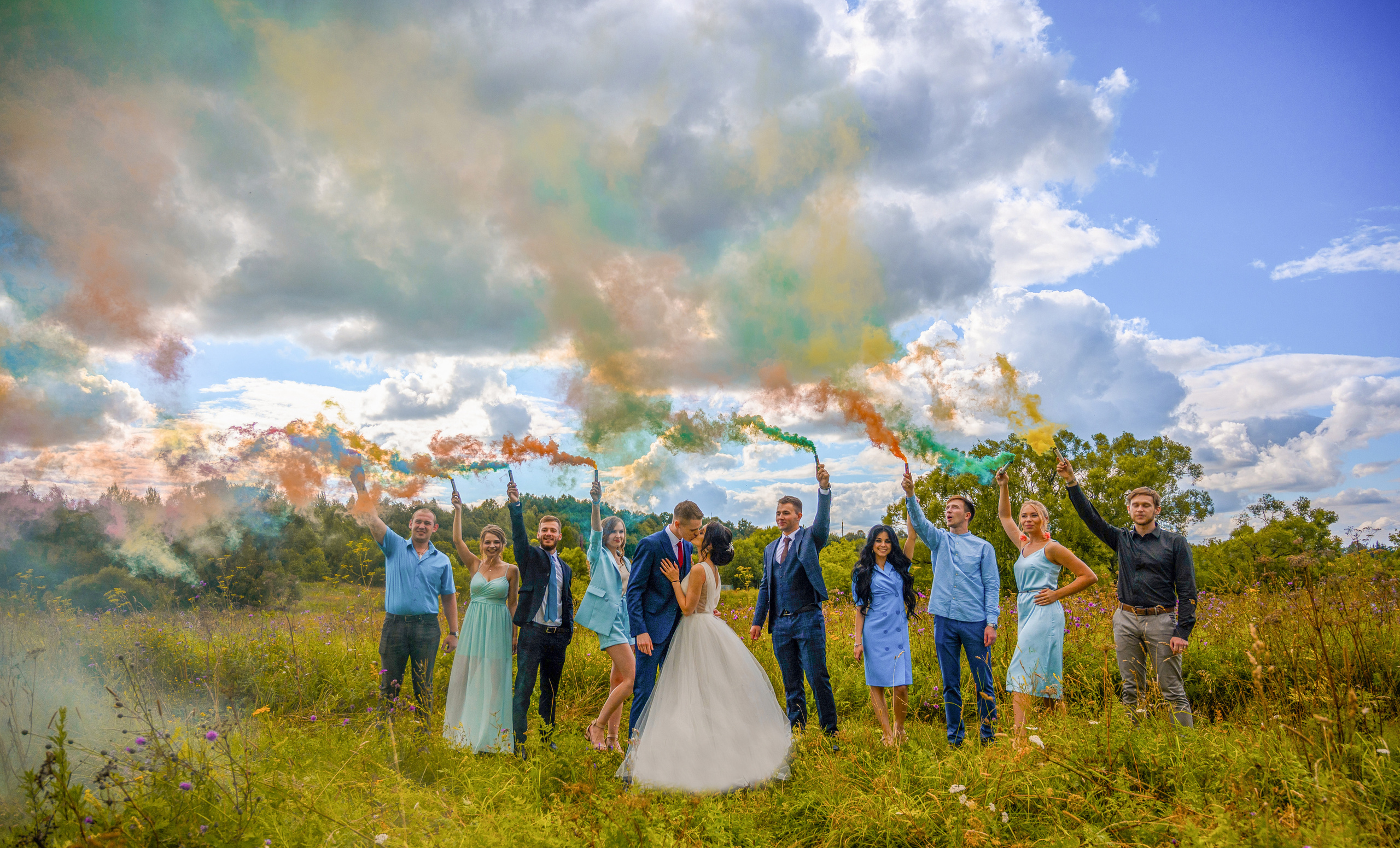 Прогулка в поле, свадьба в поле, прогулка лошади. Семейный и контент фотограф в Москве Alira