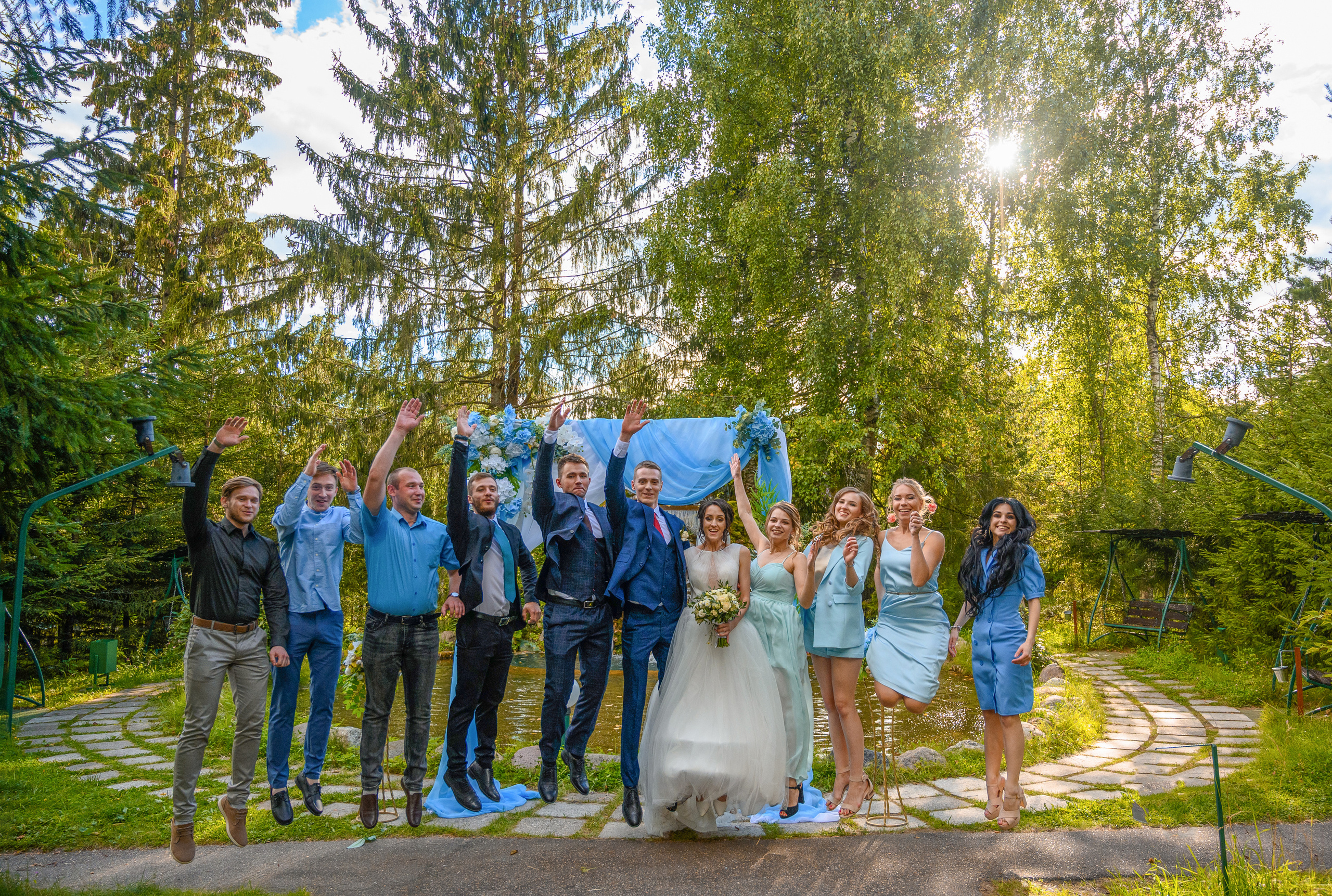 Прогулка в поле, свадьба в поле, прогулка лошади. Семейный и контент фотограф в Москве Alira