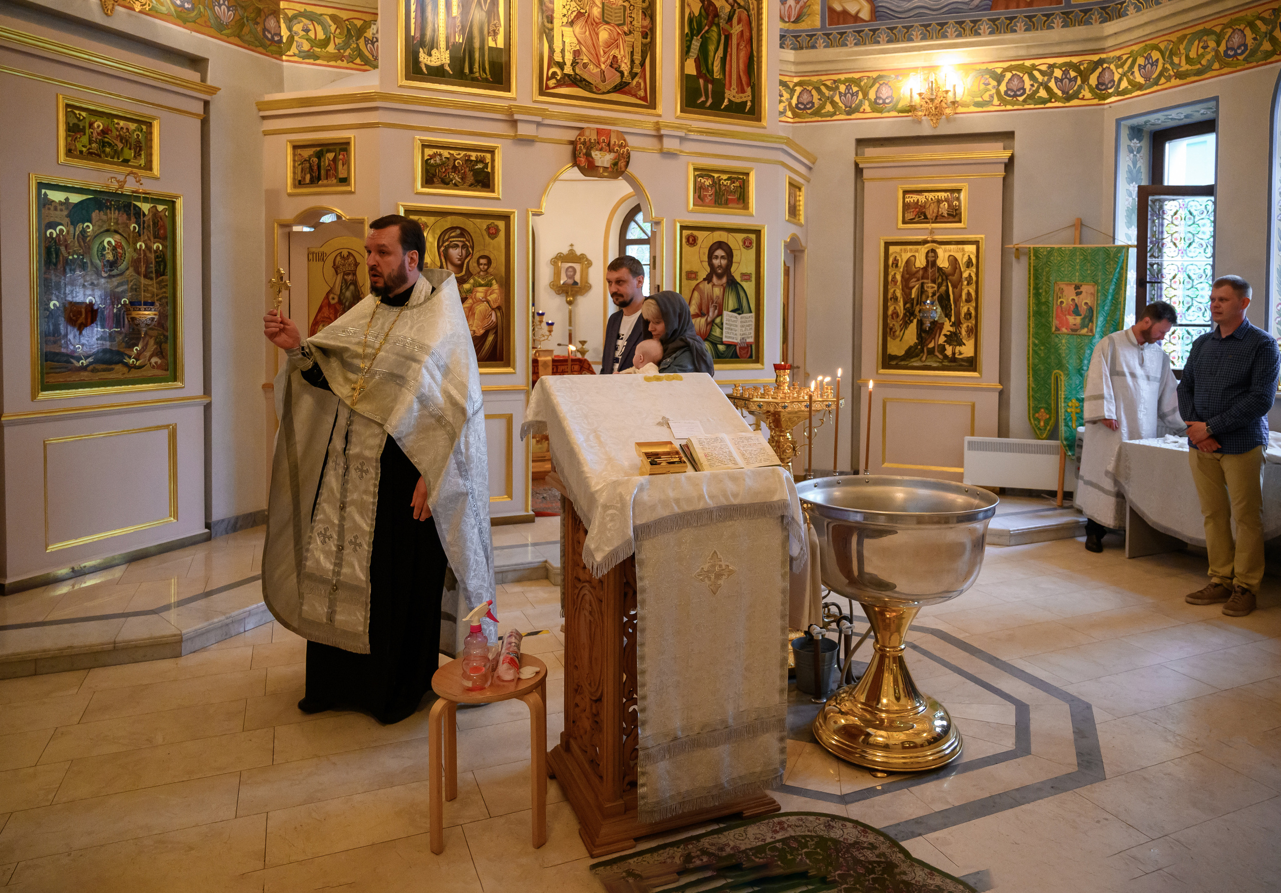 Крещение Варвары. Семейный и контент фотограф в Москве Alira