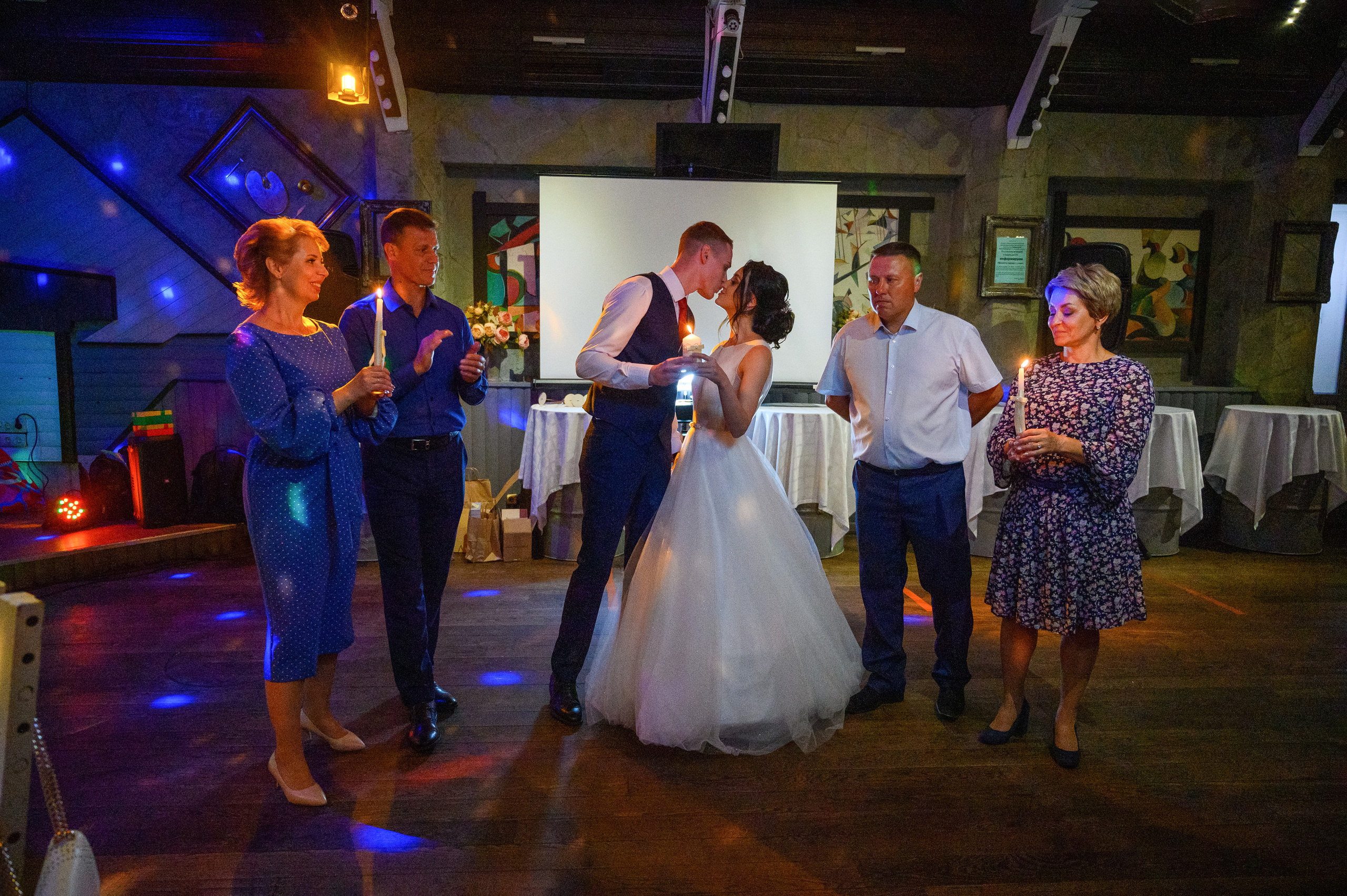 Прогулка в поле, свадьба в поле, прогулка лошади. Семейный и контент фотограф в Москве Alira