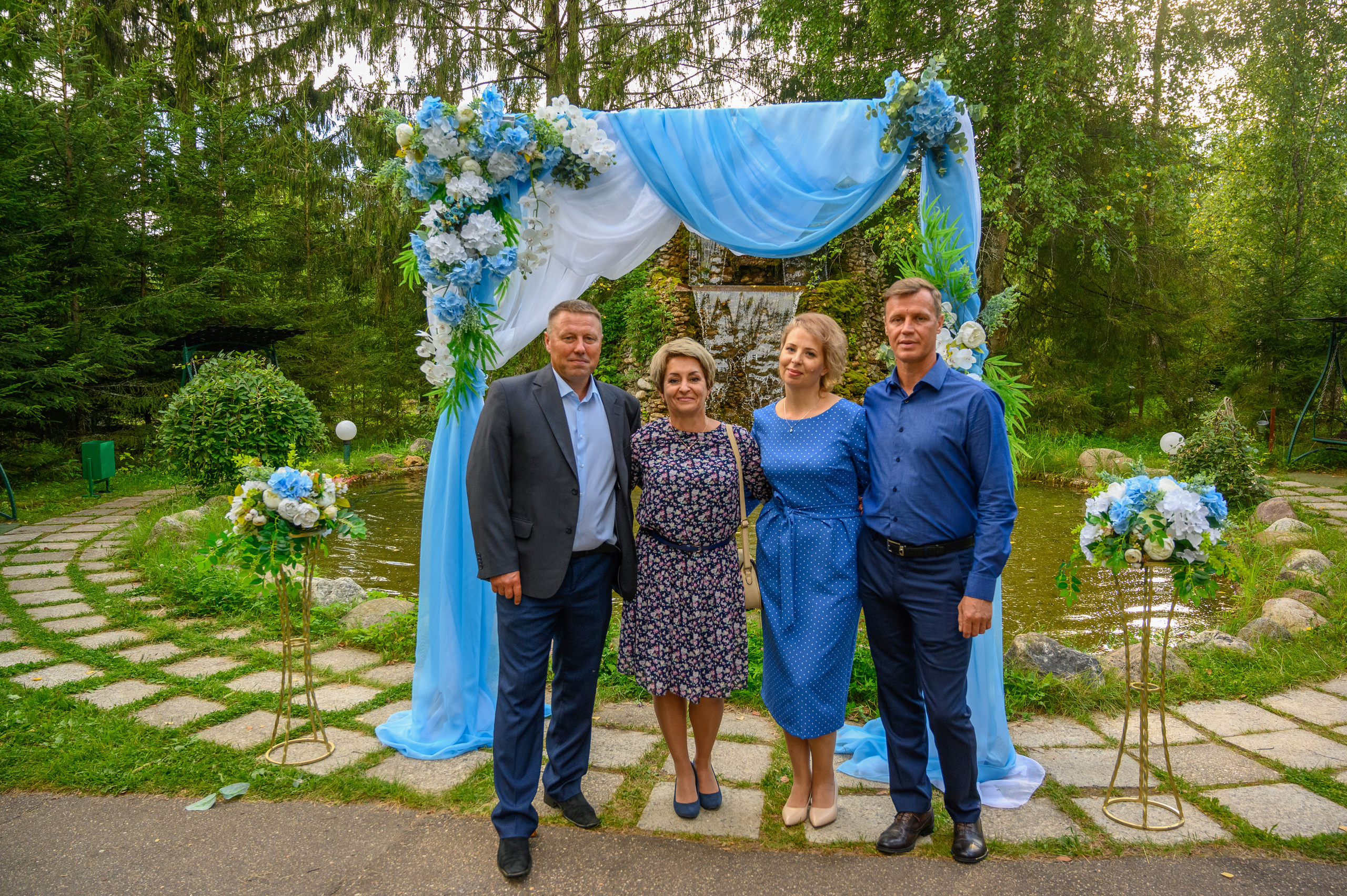 Прогулка в поле, свадьба в поле, прогулка лошади. Семейный и контент фотограф в Москве Alira