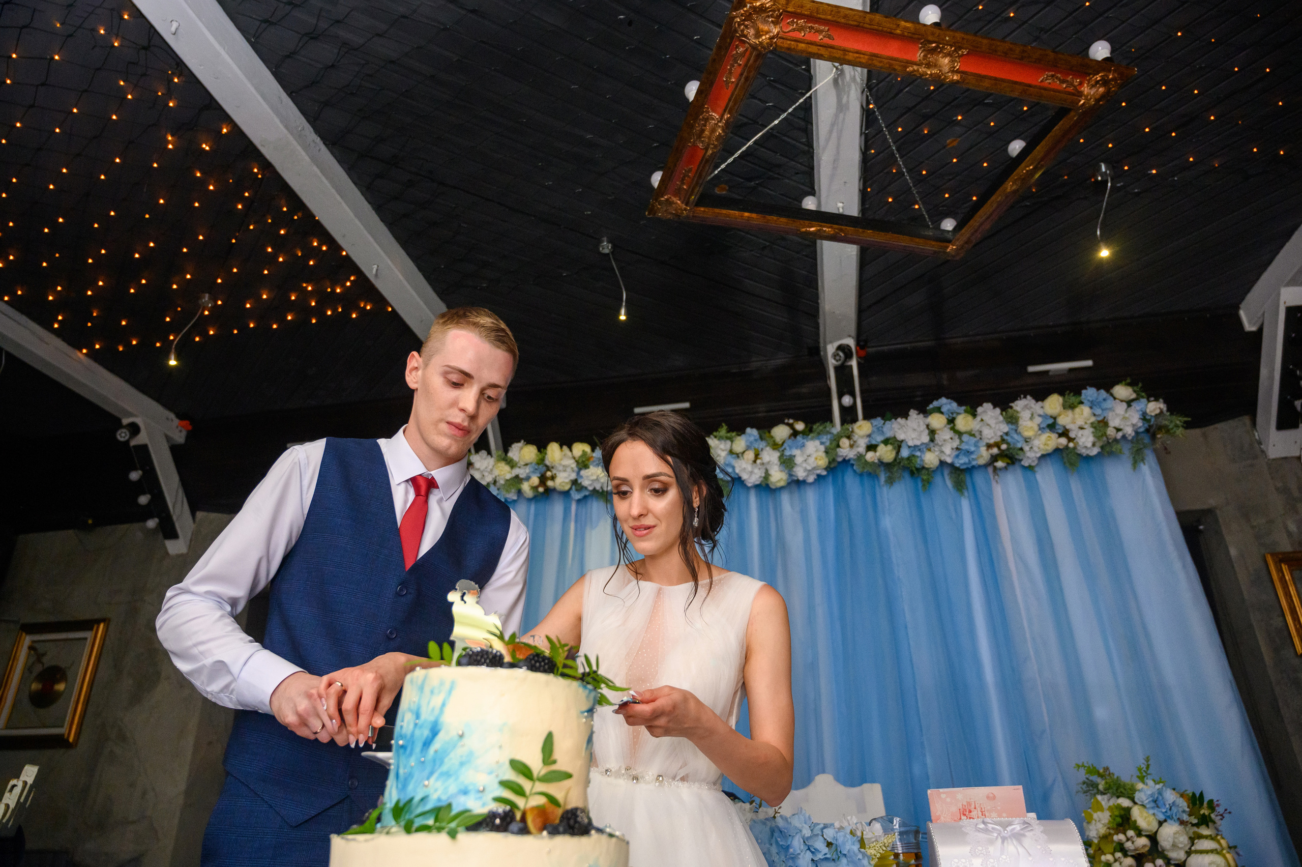 Прогулка в поле, свадьба в поле, прогулка лошади. Семейный и контент фотограф в Москве Alira