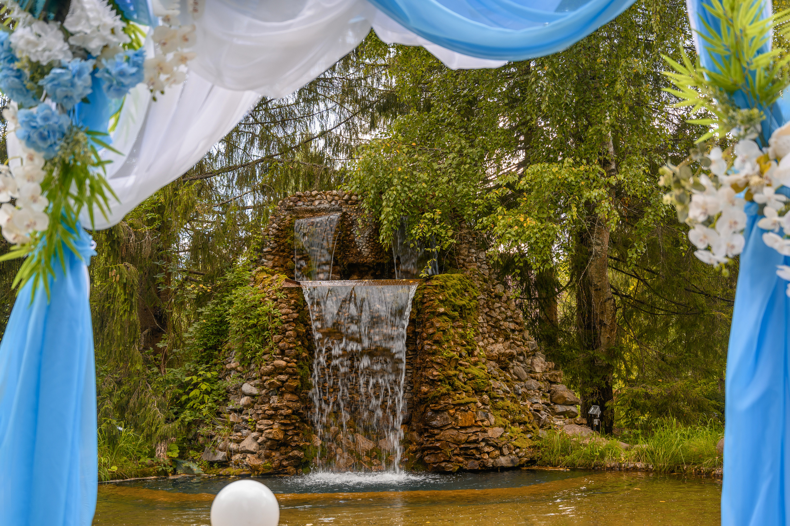 Прогулка в поле, свадьба в поле, прогулка лошади. Семейный и контент фотограф в Москве Alira