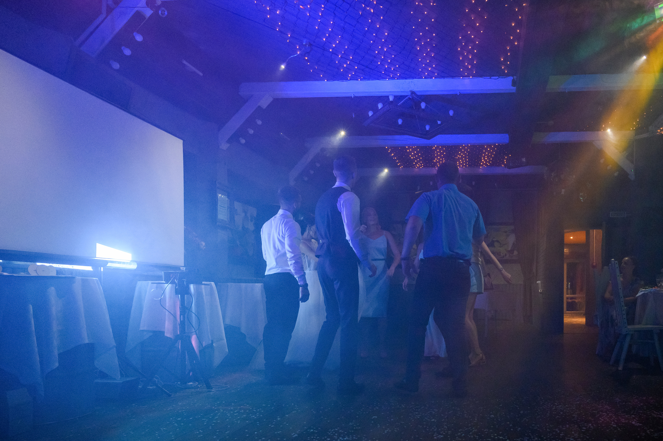 Прогулка в поле, свадьба в поле, прогулка лошади. Семейный и контент фотограф в Москве Alira