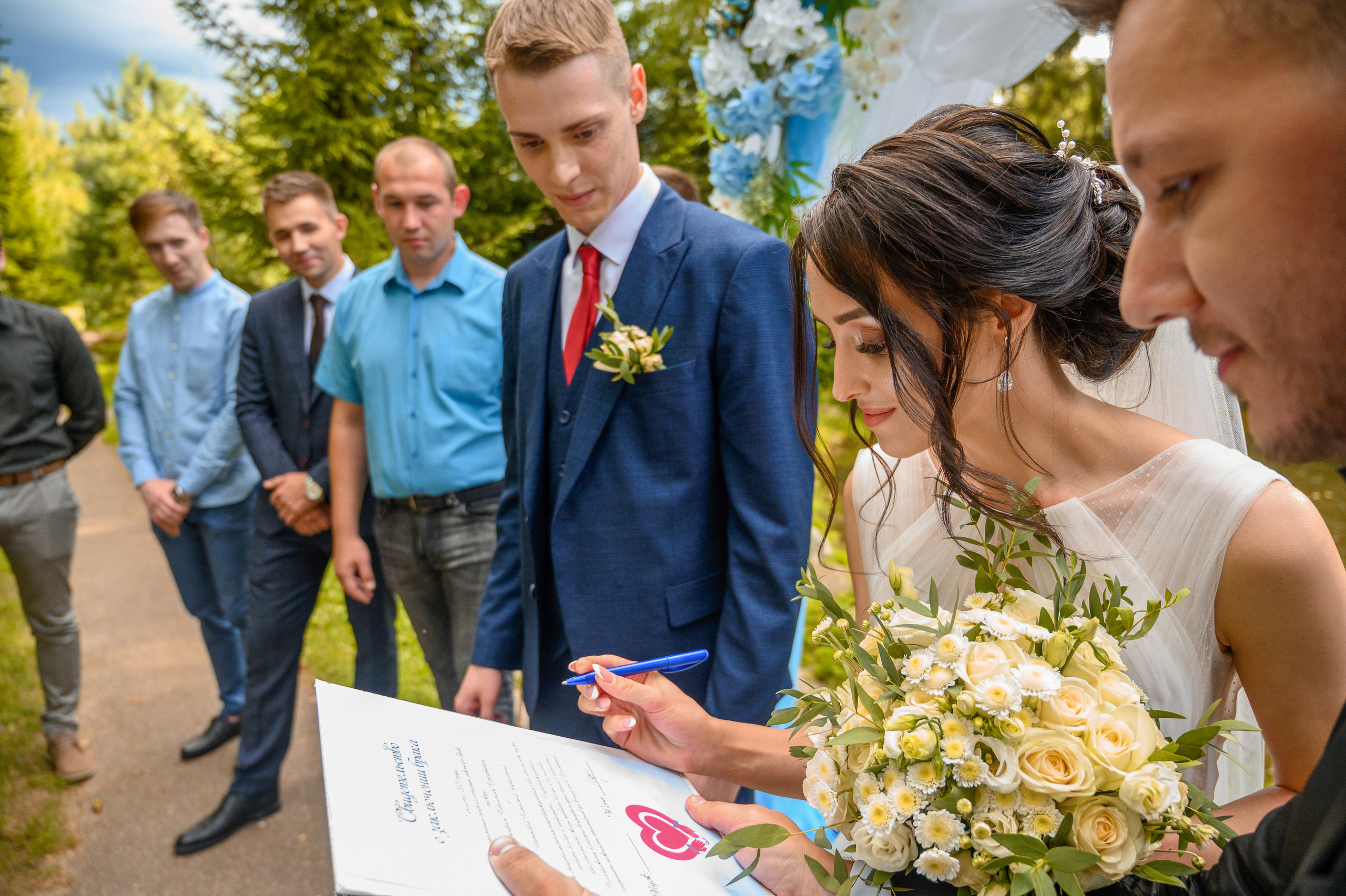 Прогулка в поле, свадьба в поле, прогулка лошади. Семейный и контент фотограф в Москве Alira