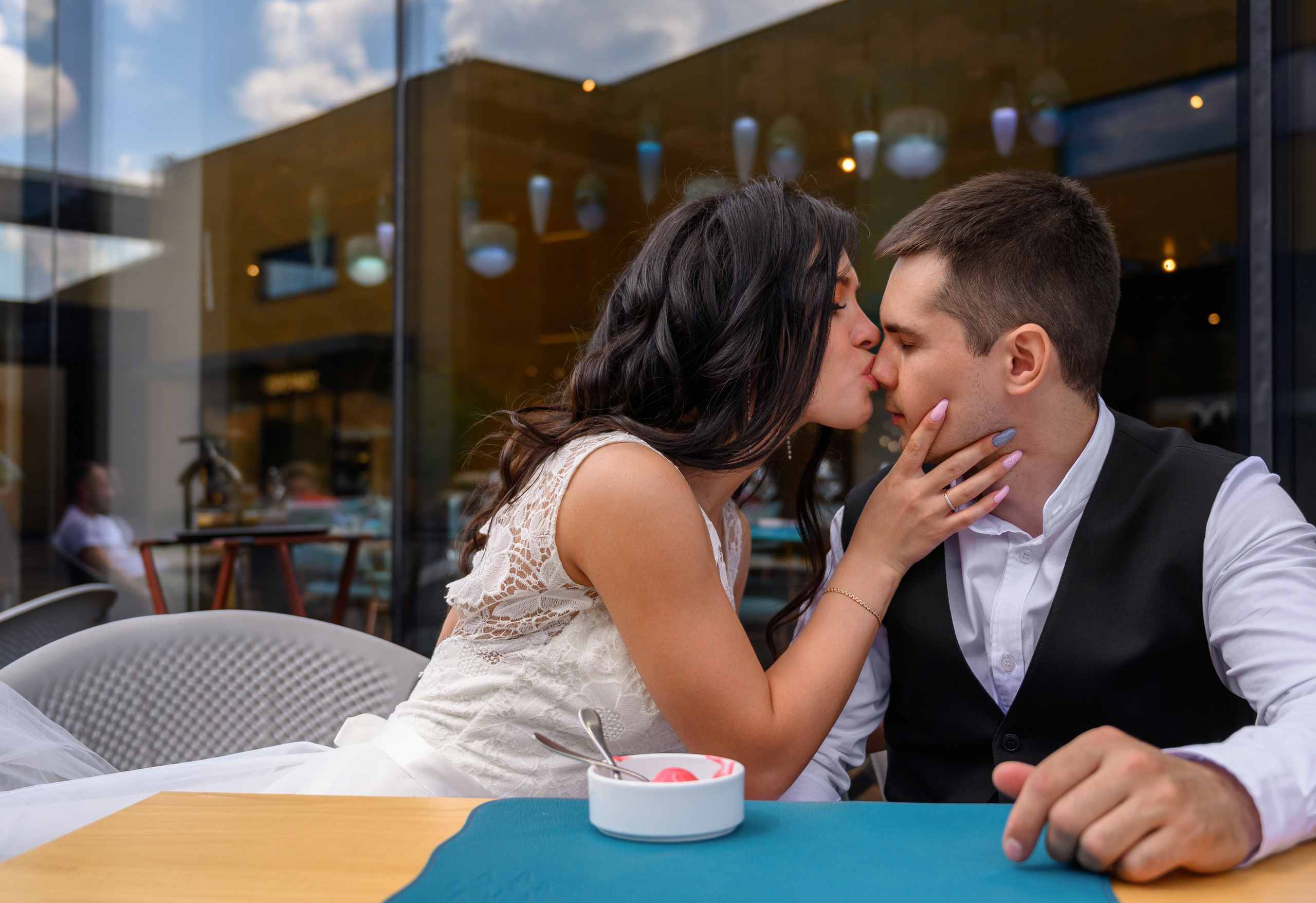 Свадьба, кабриолет В Барвихе. Семейный и контент фотограф в Москве Alira