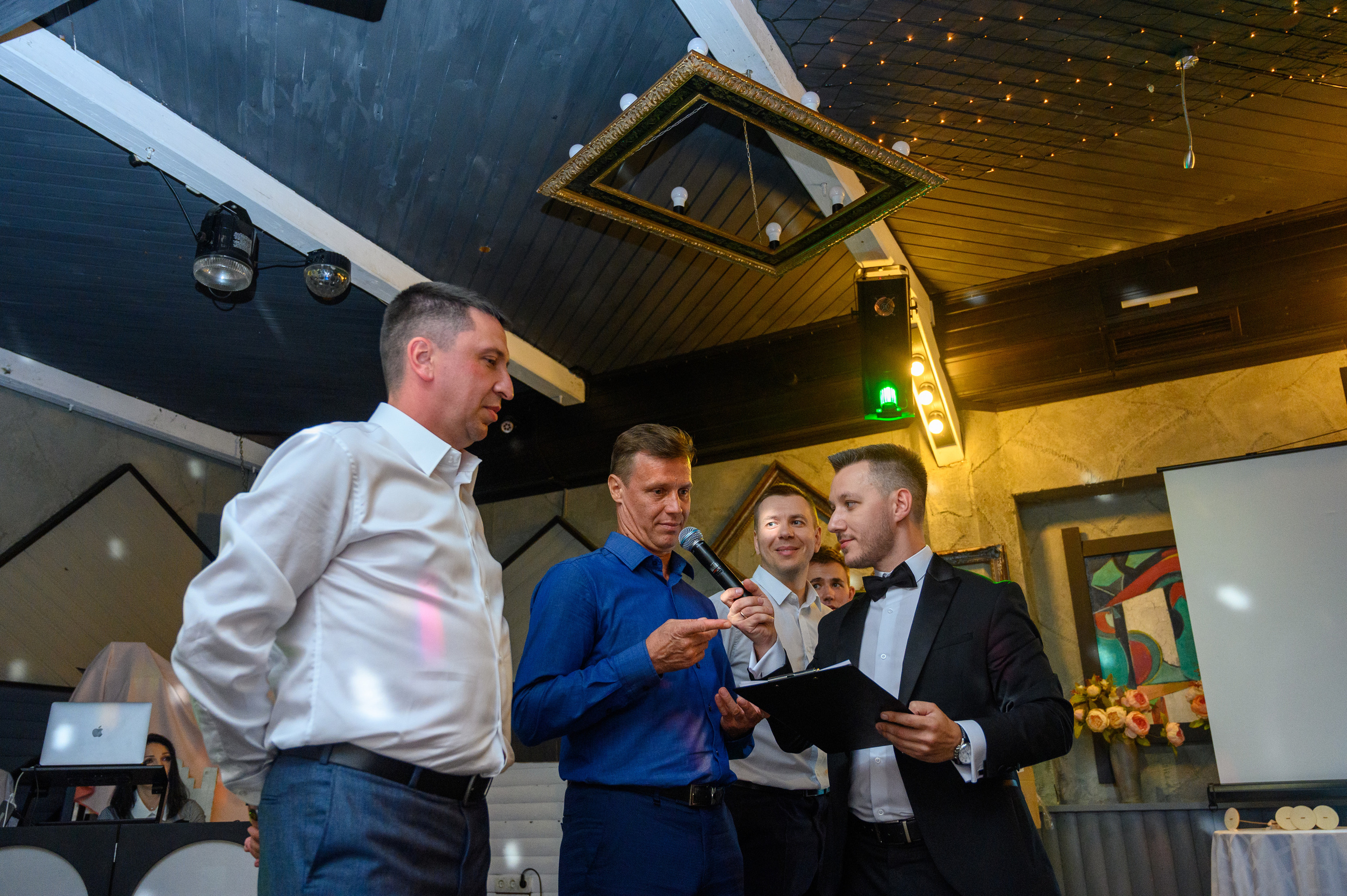 Прогулка в поле, свадьба в поле, прогулка лошади. Семейный и контент фотограф в Москве Alira