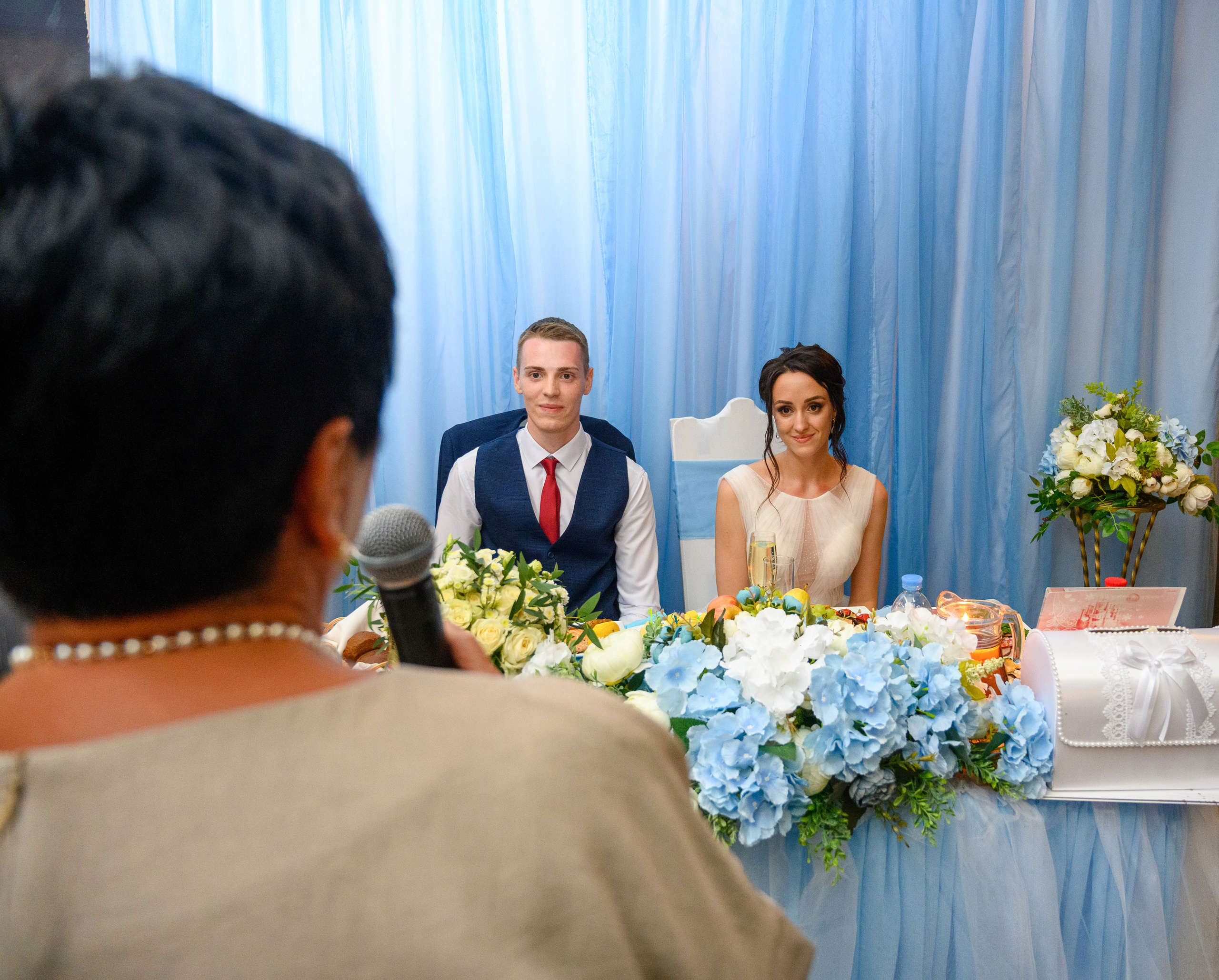 Прогулка в поле, свадьба в поле, прогулка лошади. Семейный и контент фотограф в Москве Alira