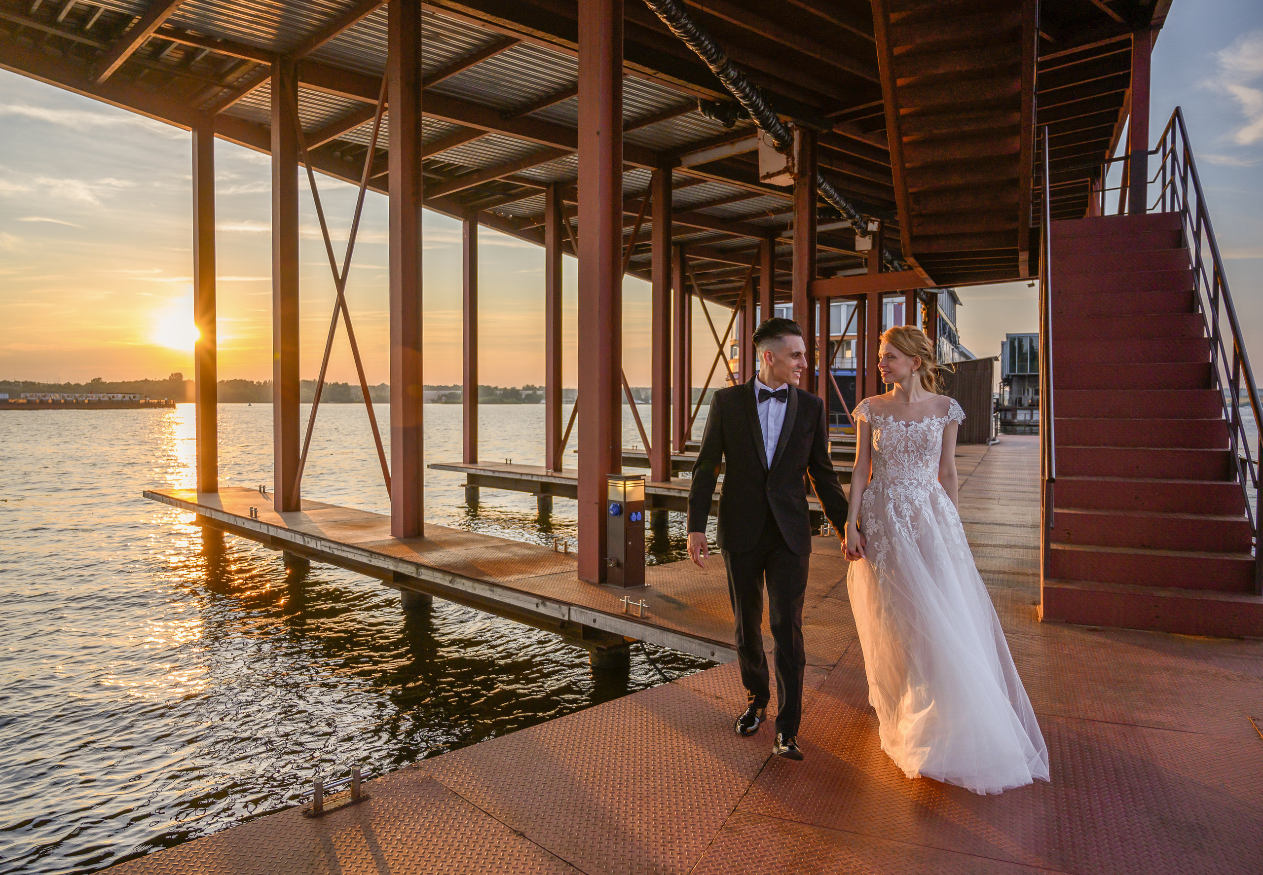 Свадьба на закате, съемка на закате. Семейный и контент фотограф в Москве Alira