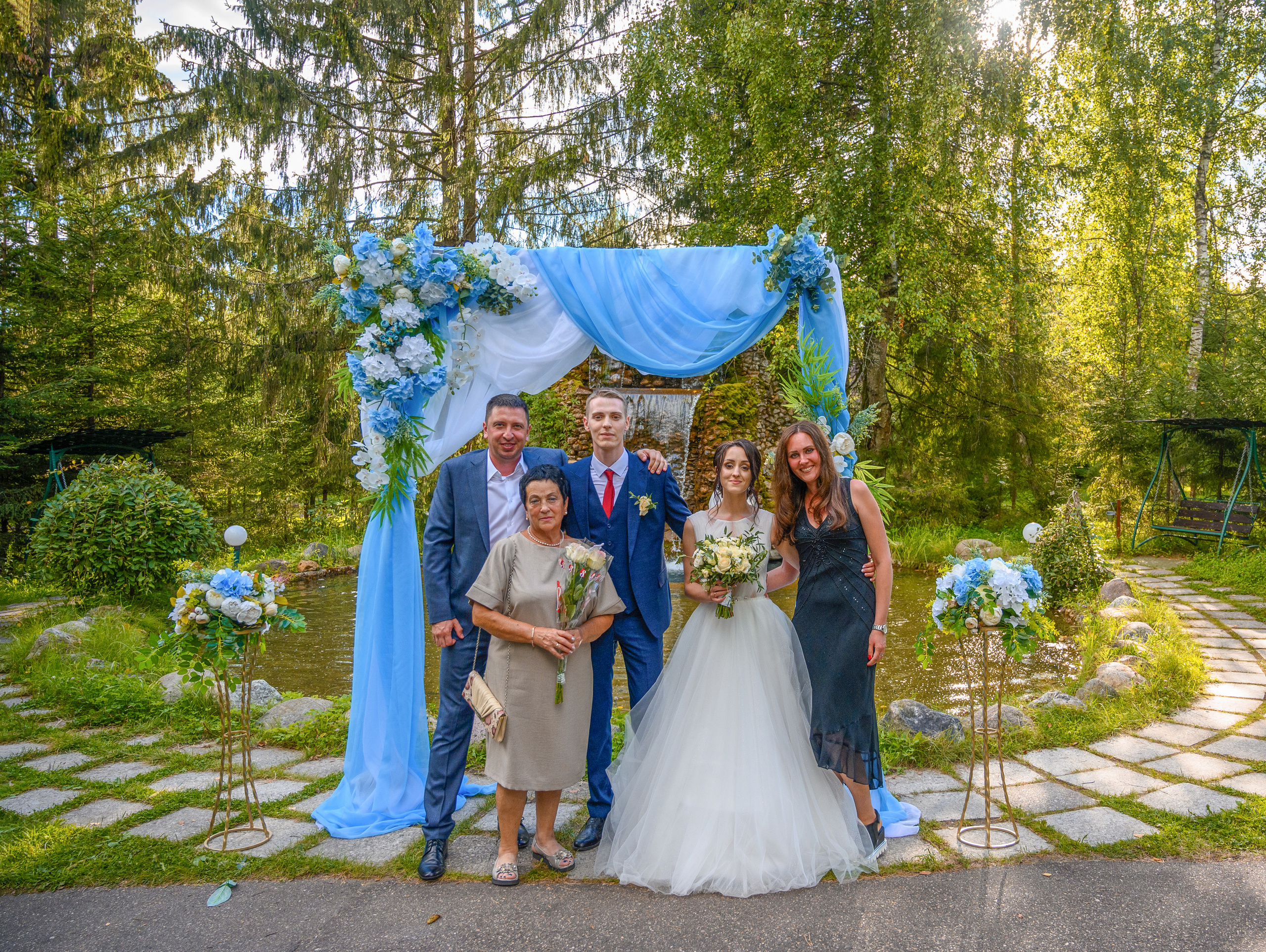 Прогулка в поле, свадьба в поле, прогулка лошади. Семейный и контент фотограф в Москве Alira